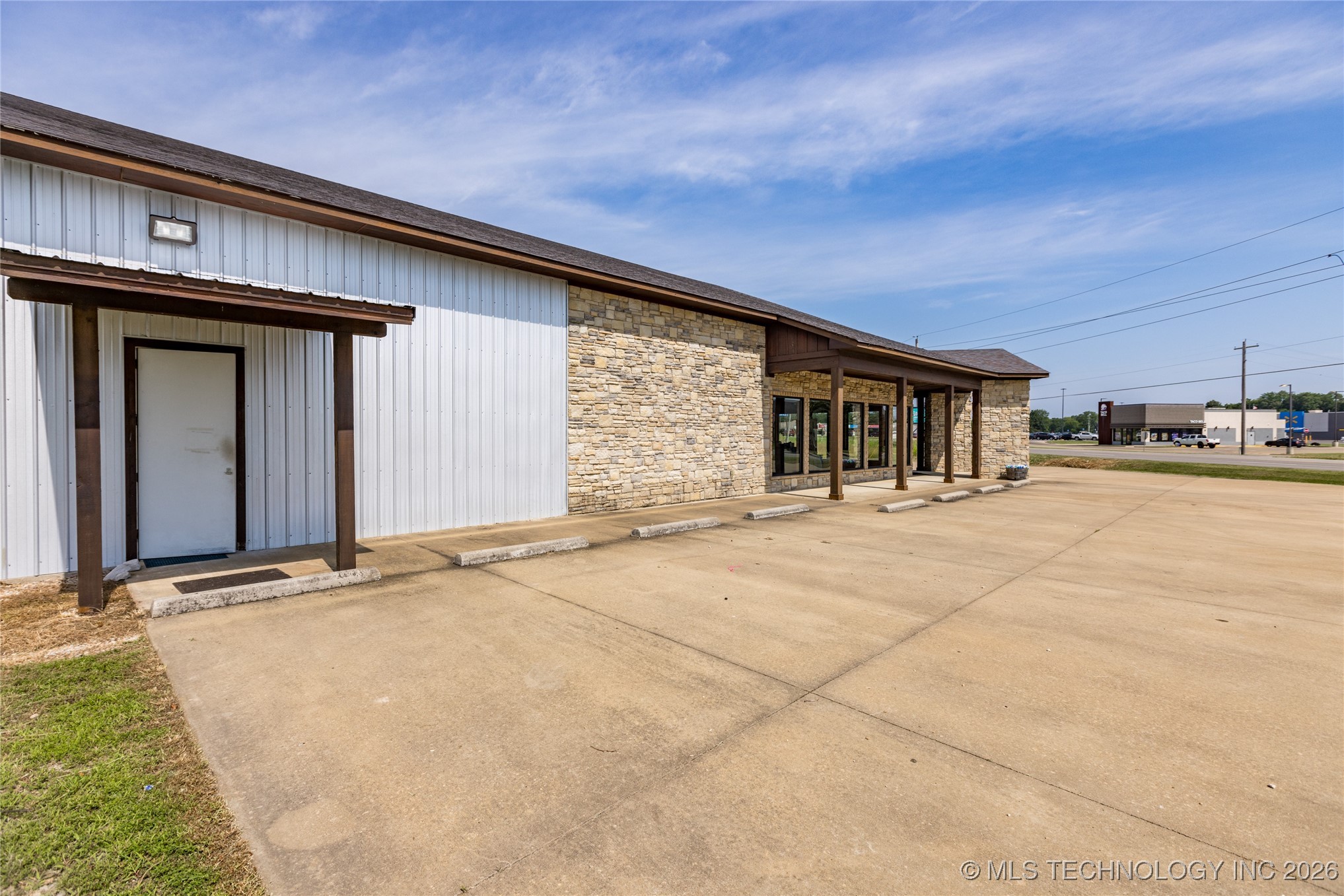 1910 E Jackson Street Property Photo 17