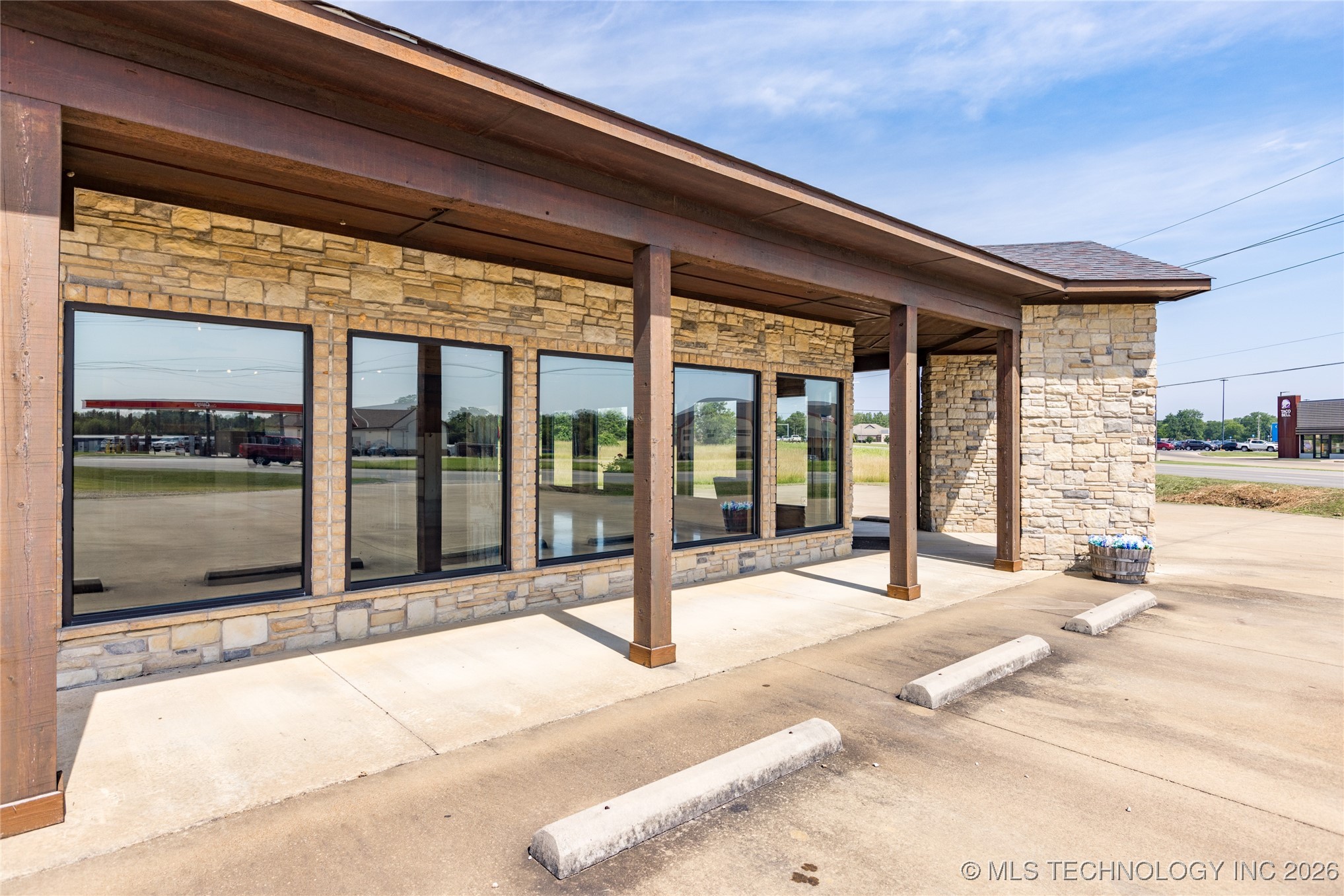 1910 E Jackson Street Property Photo 18