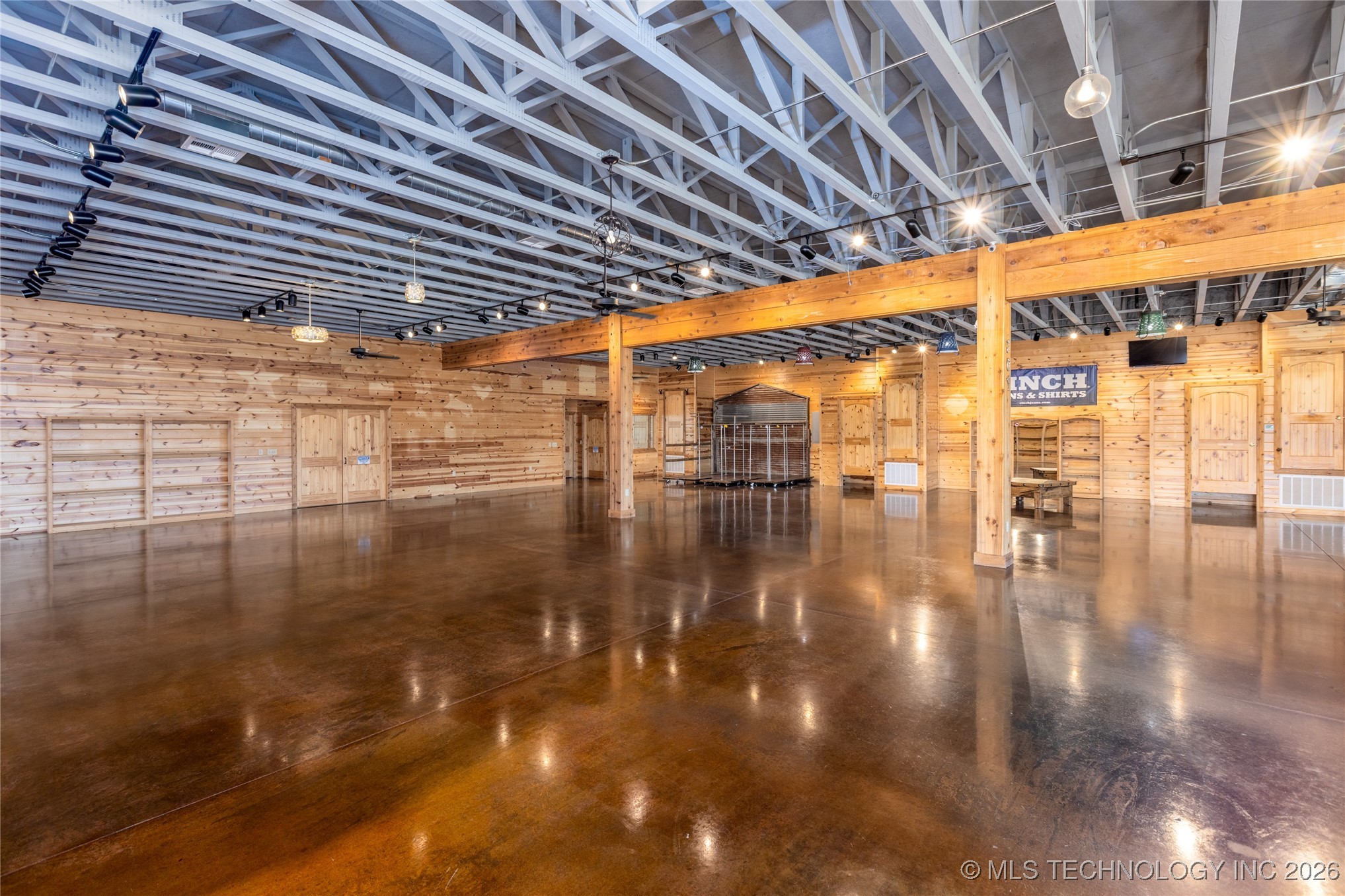 1910 E Jackson Street Property Photo 25