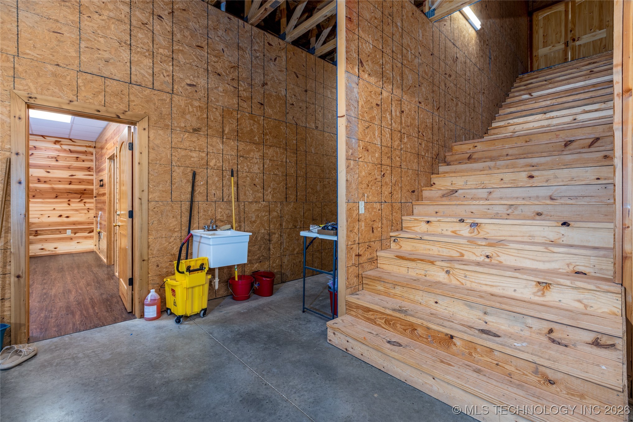 1910 E Jackson Street Property Photo 32