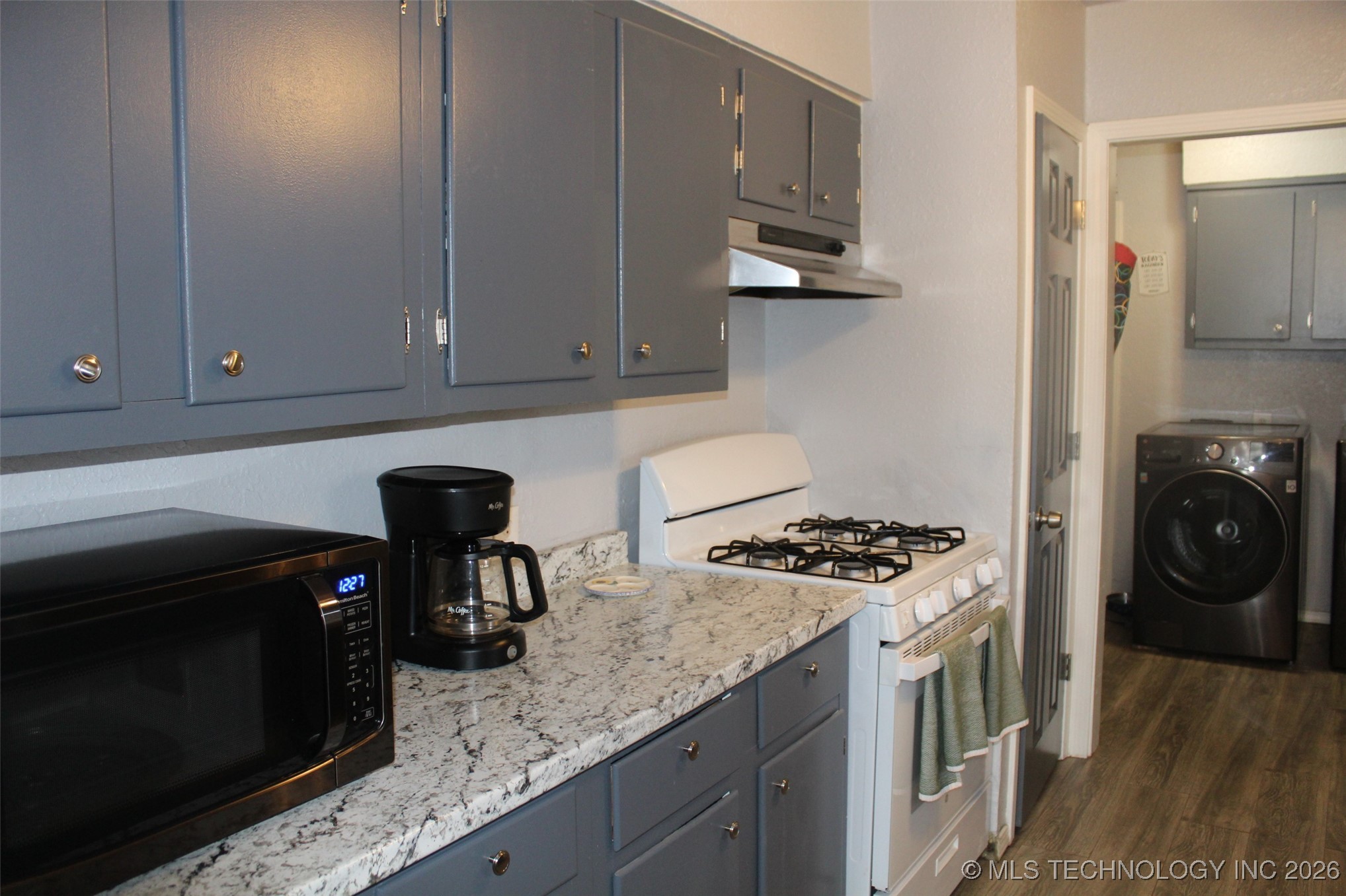 424 W 15th Street Property Photo 25