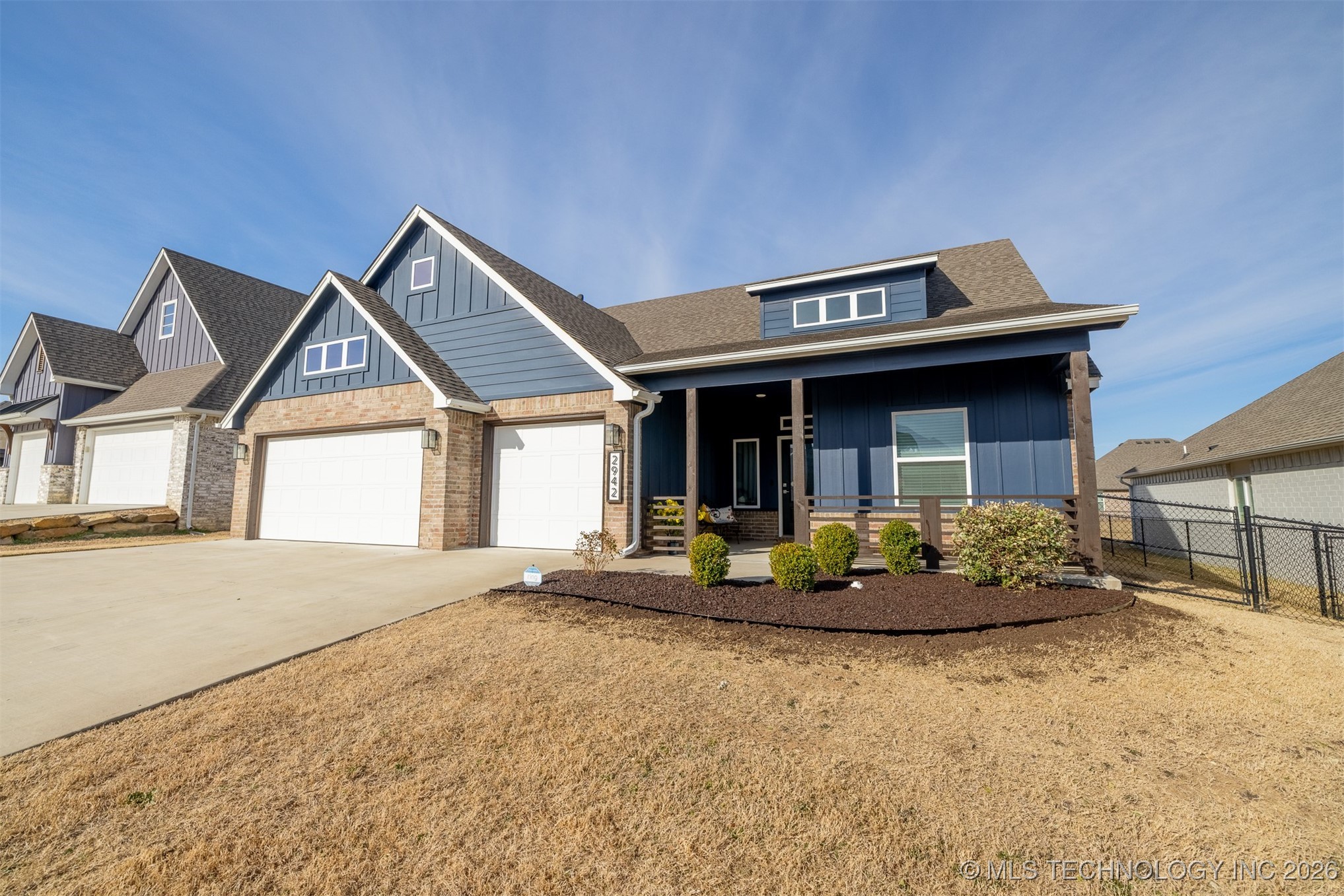 2942 N Briarwood Avenue Property Photo 2