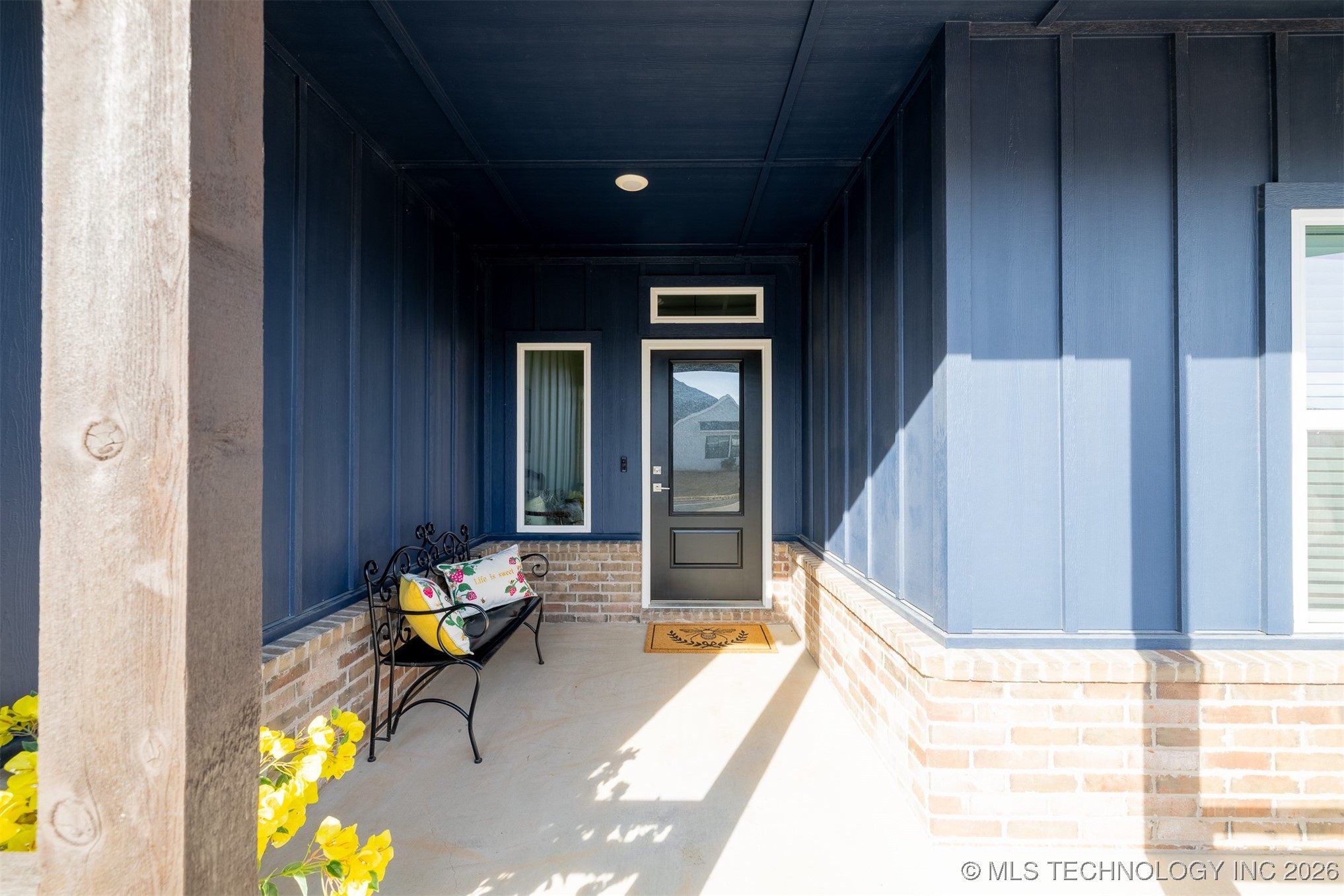 2942 N Briarwood Avenue Property Photo 4