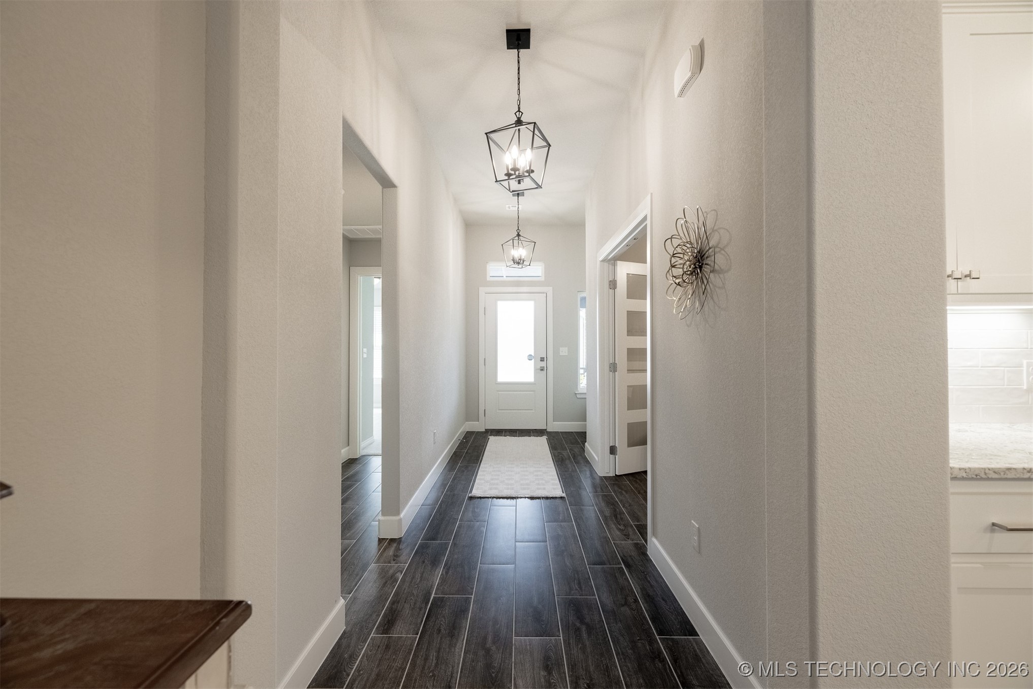 2942 N Briarwood Avenue Property Photo 6