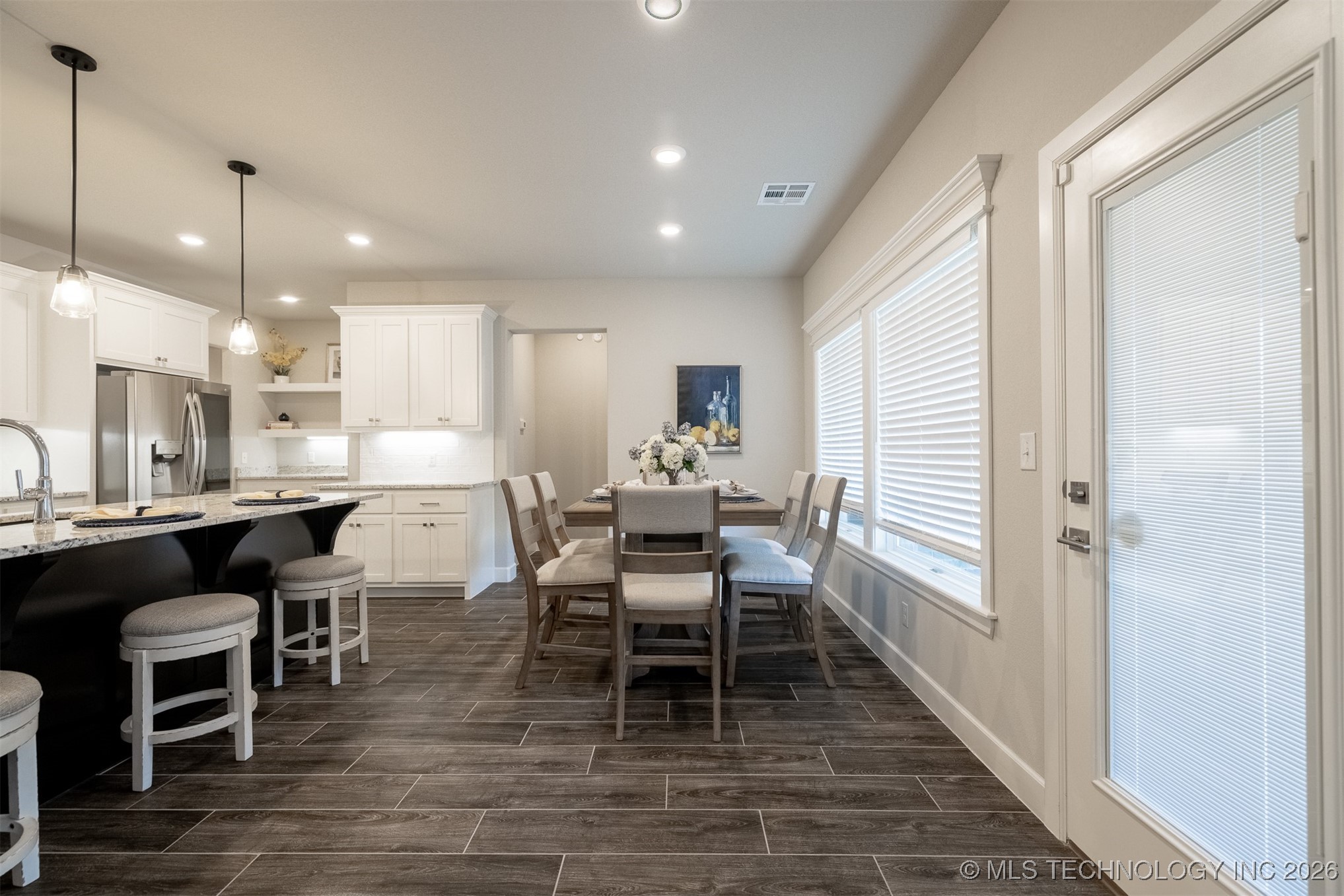 2942 N Briarwood Avenue Property Photo 9