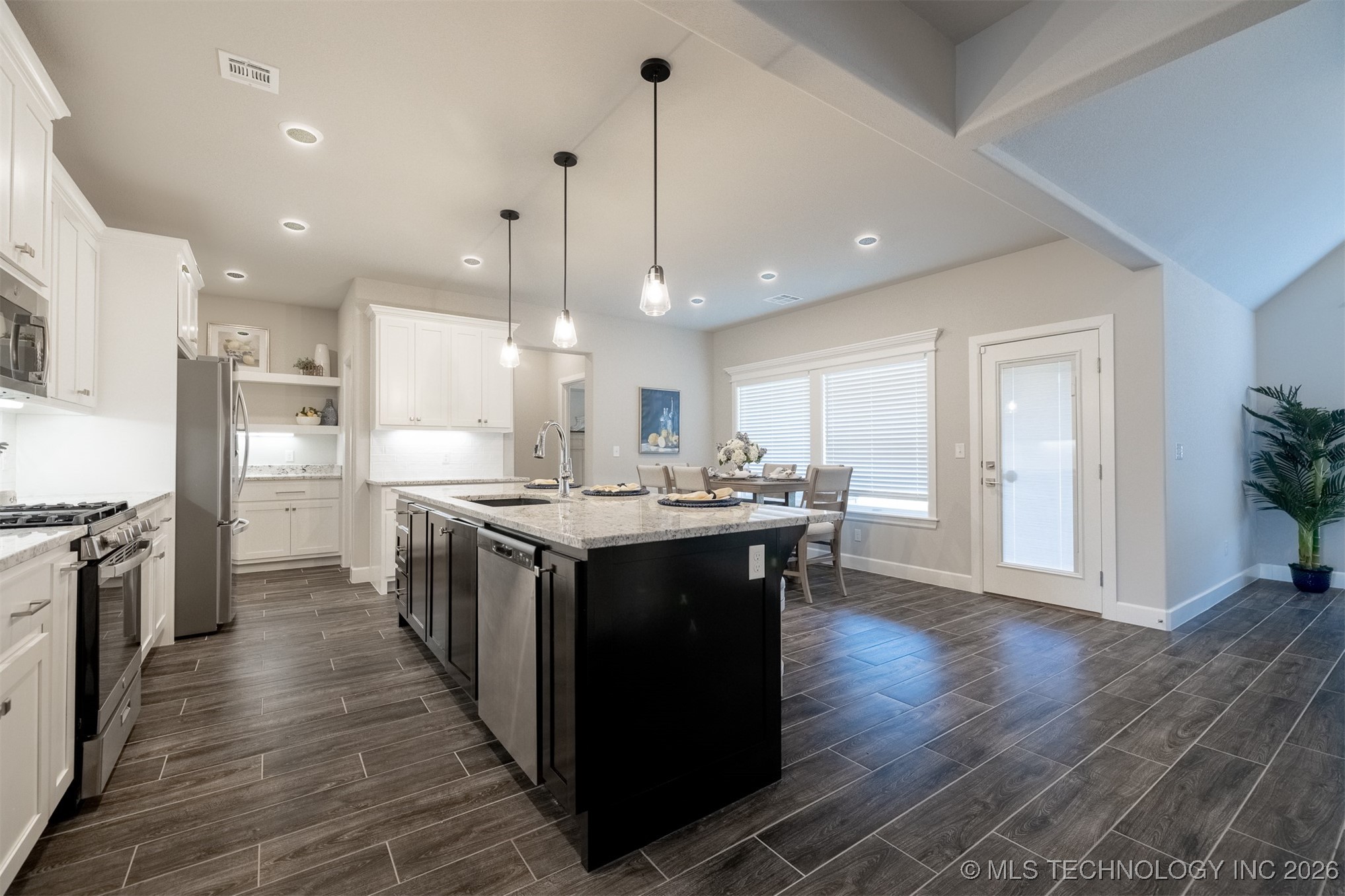 2942 N Briarwood Avenue Property Photo 10