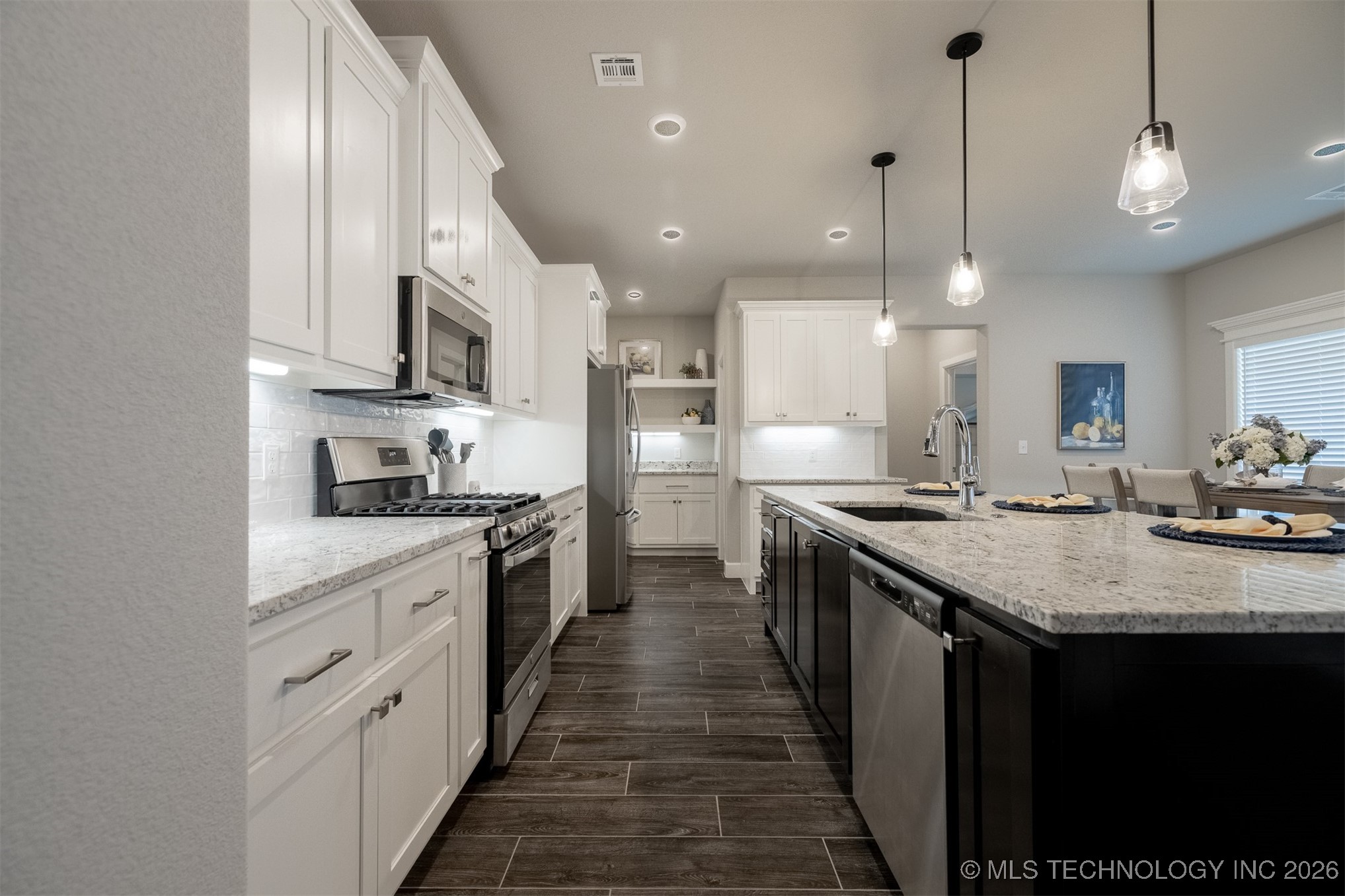 2942 N Briarwood Avenue Property Photo 12