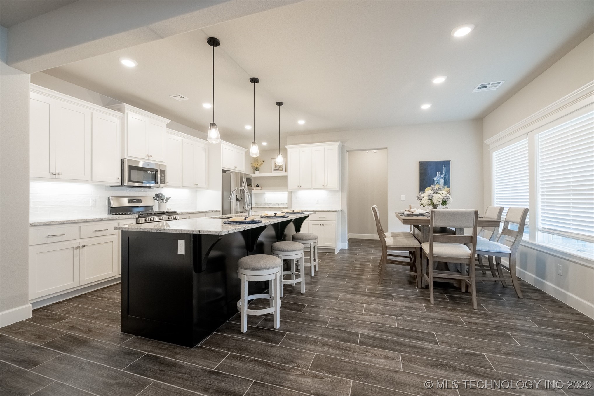 2942 N Briarwood Avenue Property Photo 14