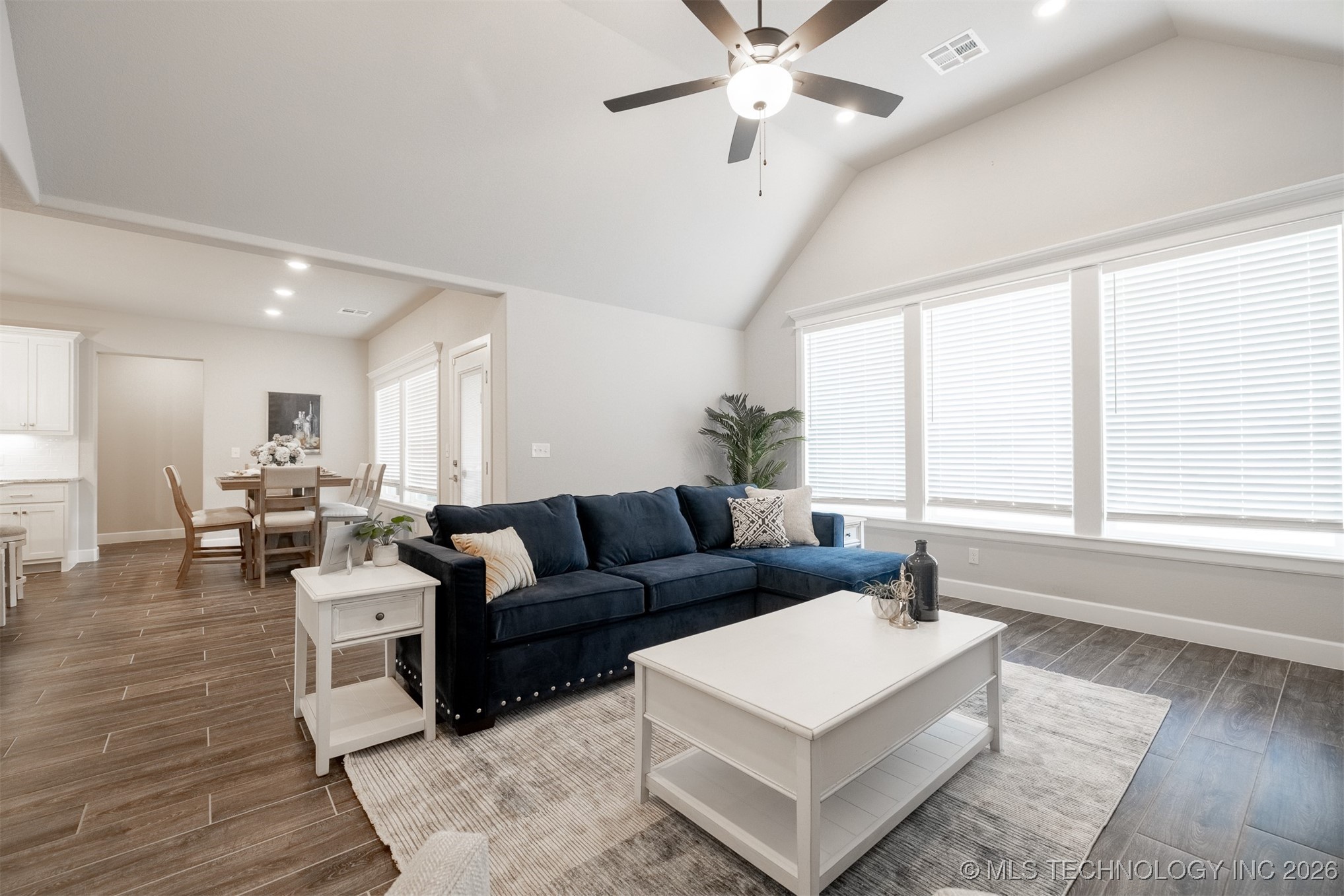 2942 N Briarwood Avenue Property Photo 21