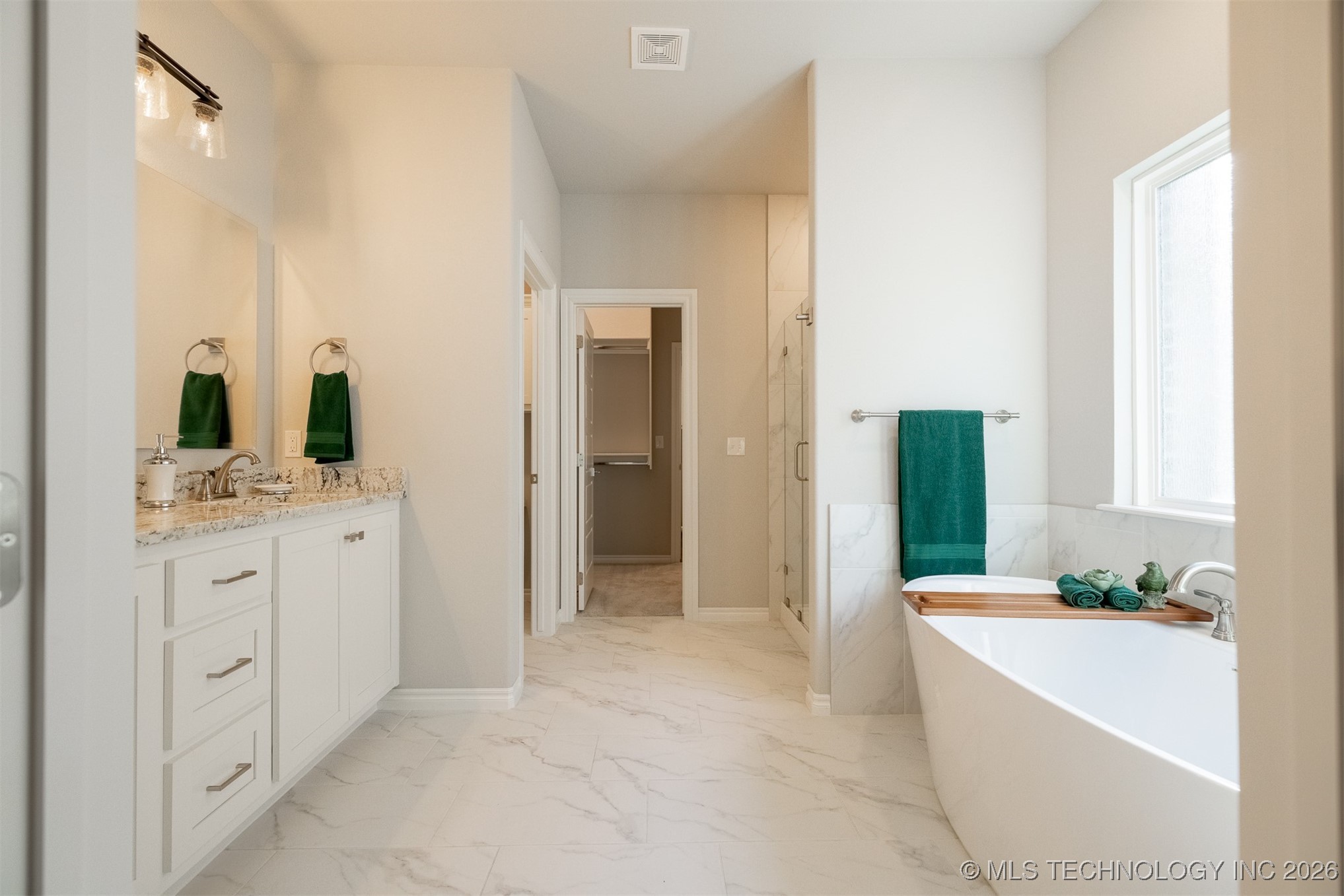 2942 N Briarwood Avenue Property Photo 28