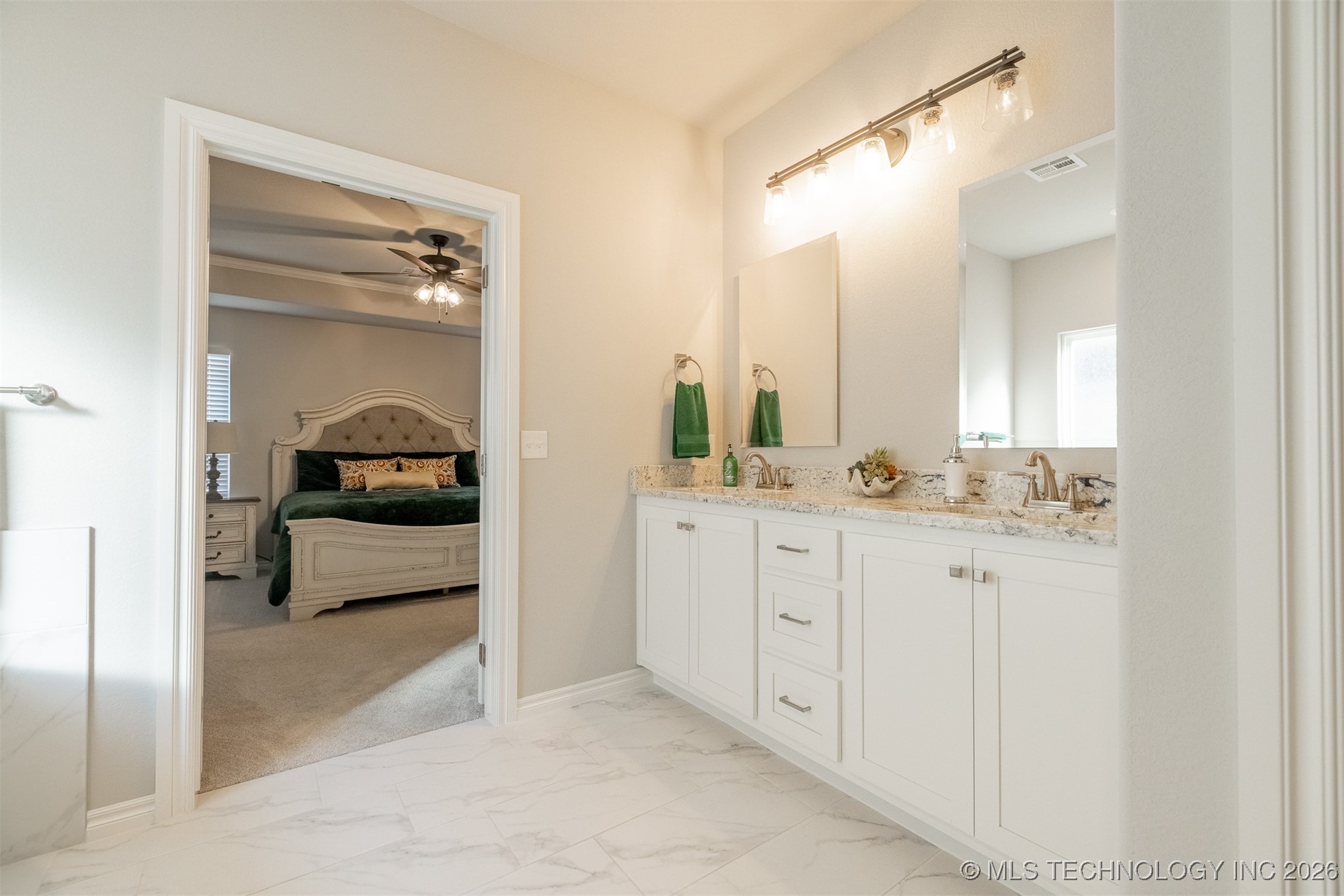 2942 N Briarwood Avenue Property Photo 31