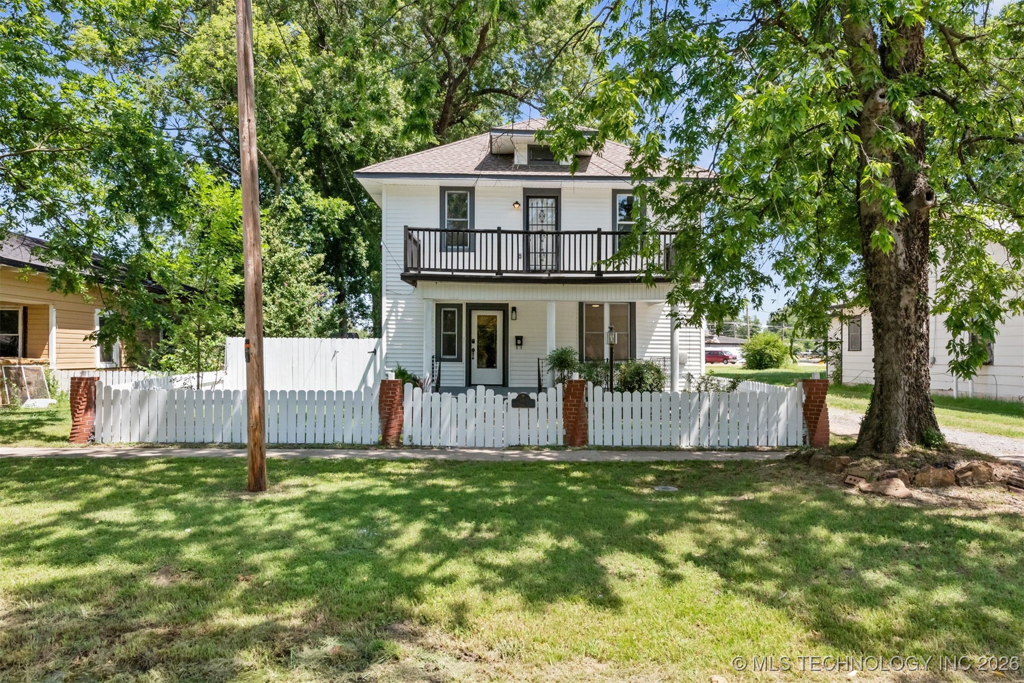 703 E Church Street Property Photo 3