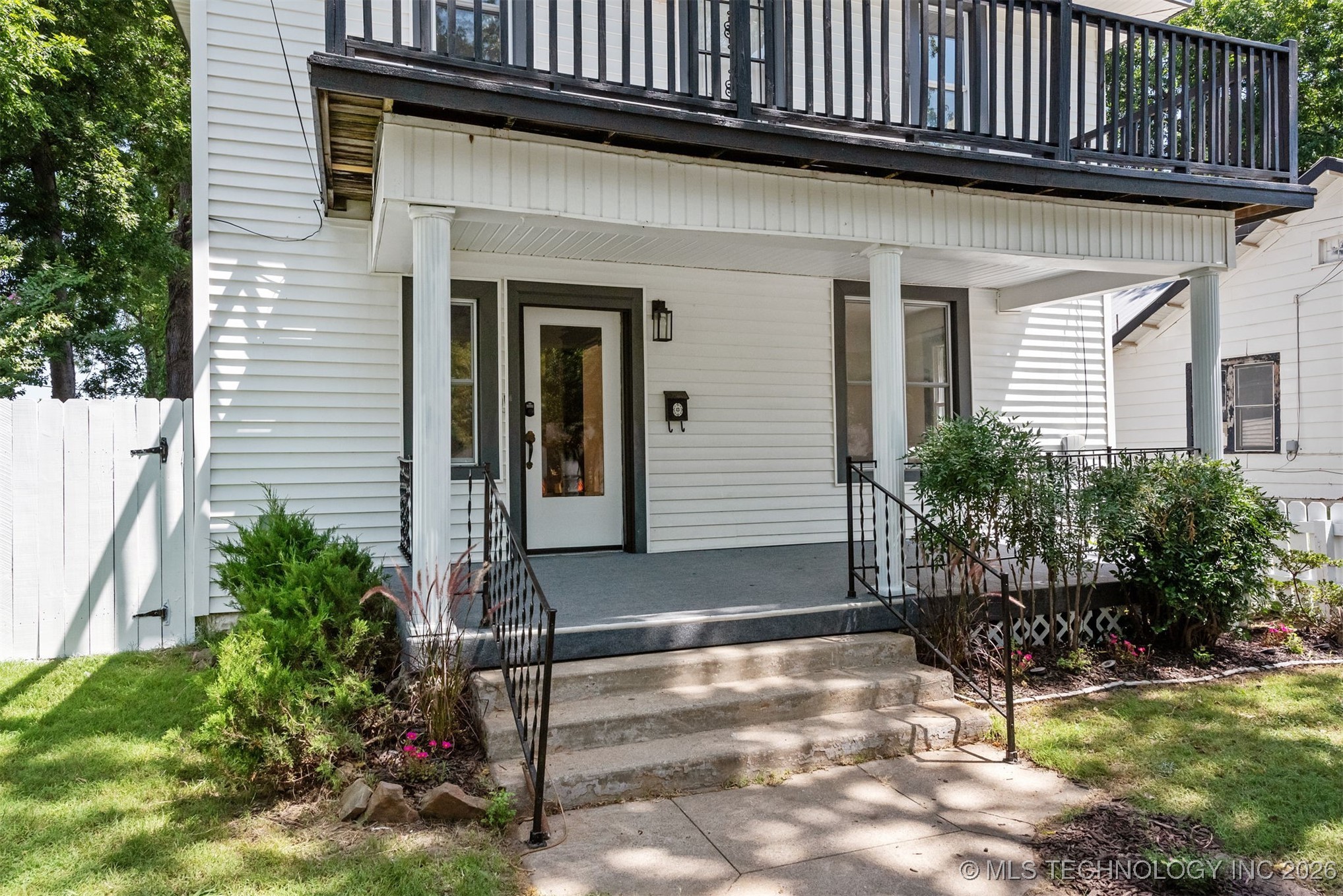 703 E Church Street Property Photo 4