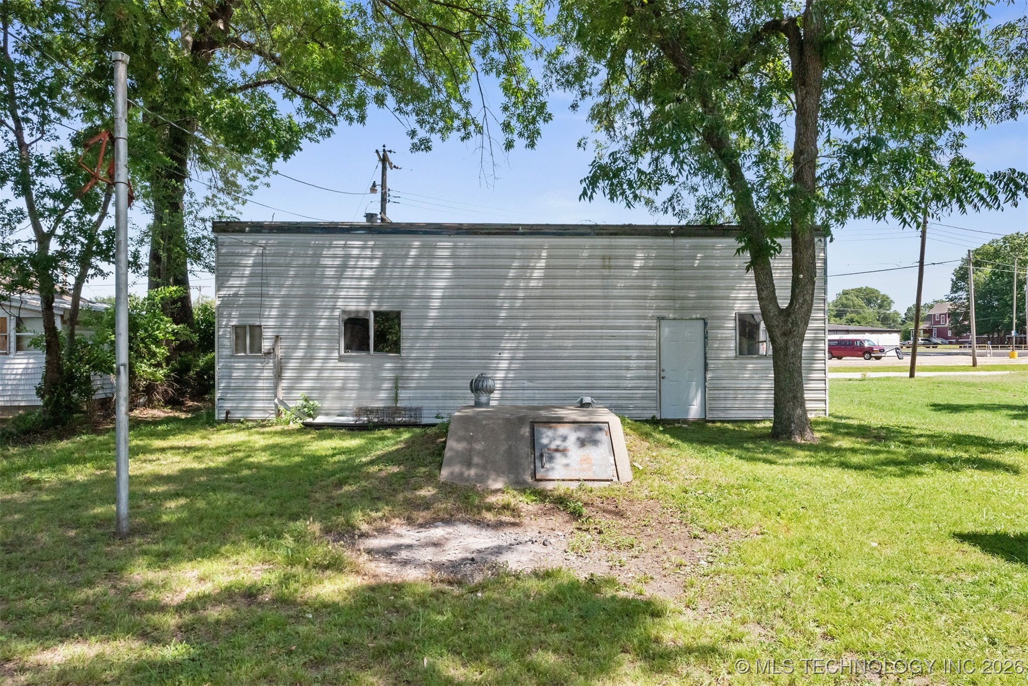 703 E Church Street Property Photo 33