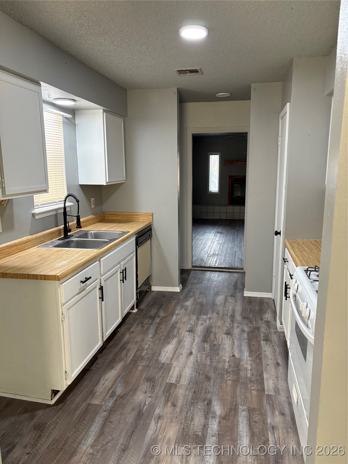 1001 E Pecan Street Property Photo 16