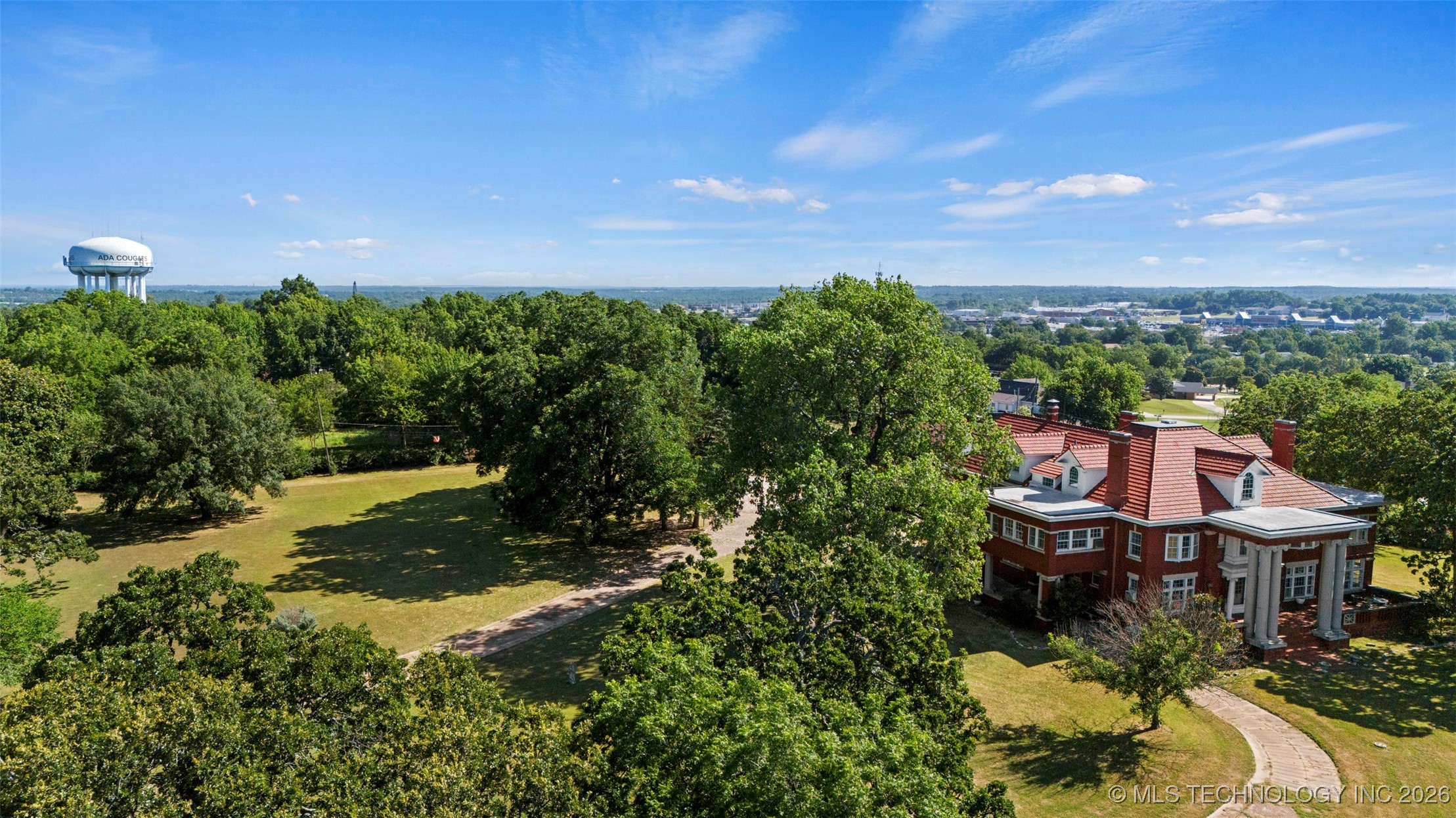 1312 E 9th Property Photo 8