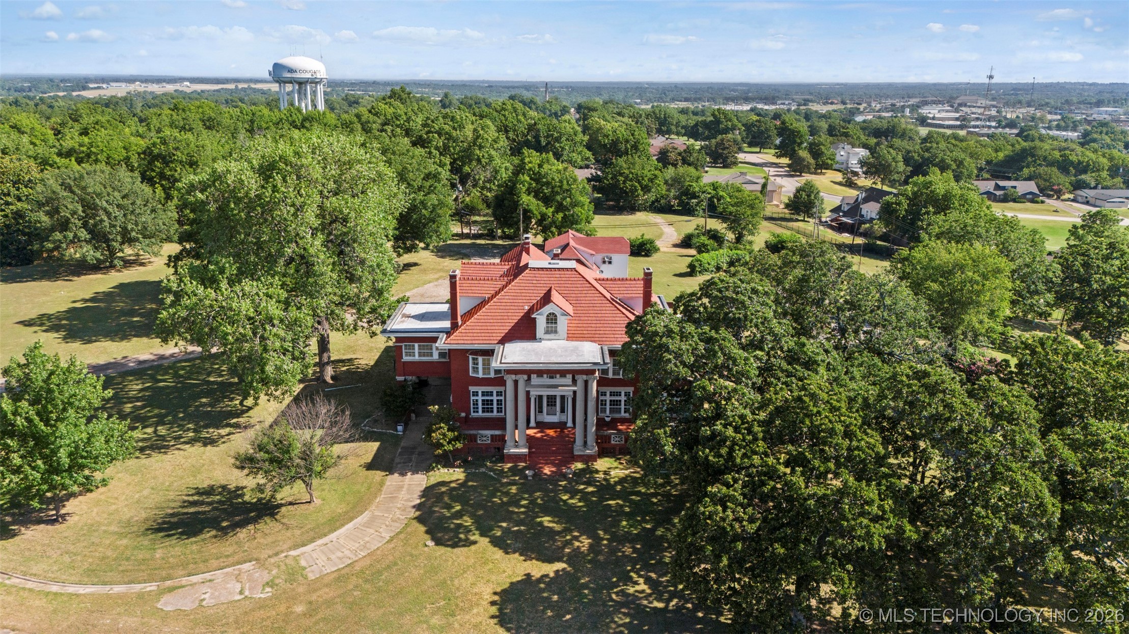 1312 E 9th Property Photo 10