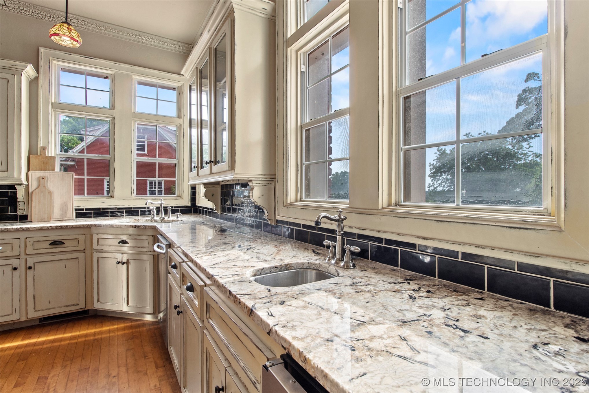 1312 E 9th Property Photo 14