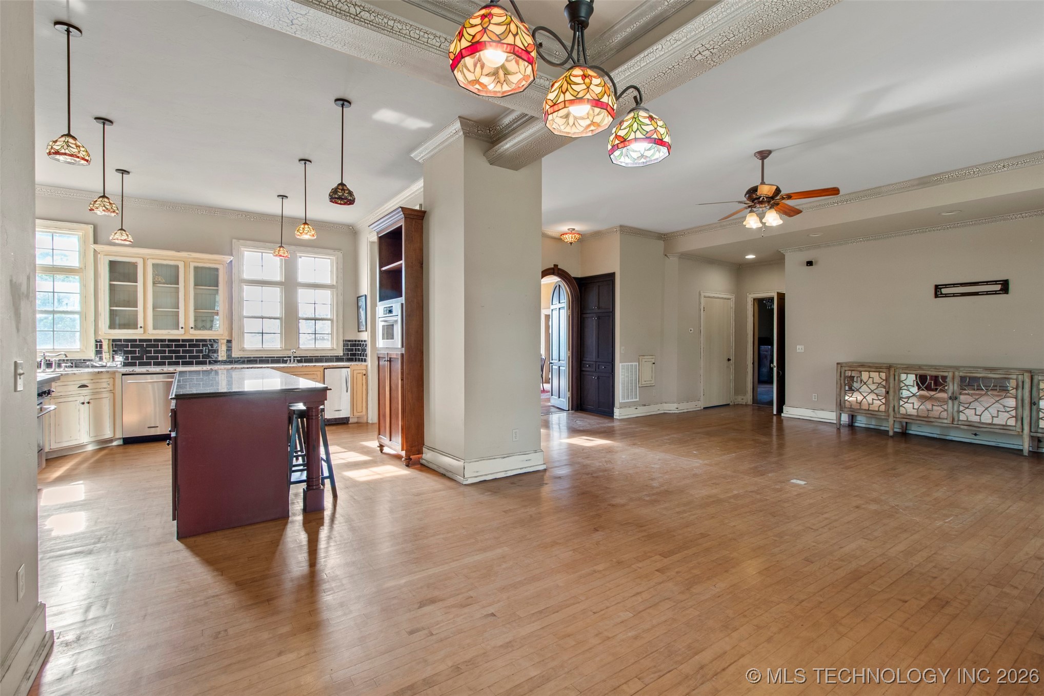 1312 E 9th Property Photo 17