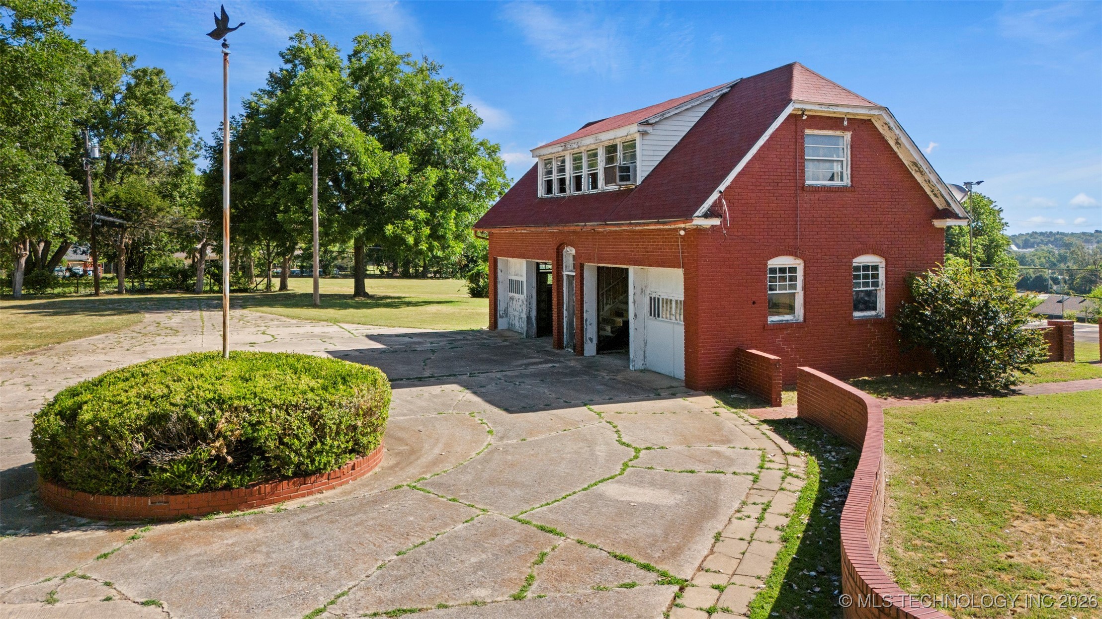 1312 E 9th Property Photo 64