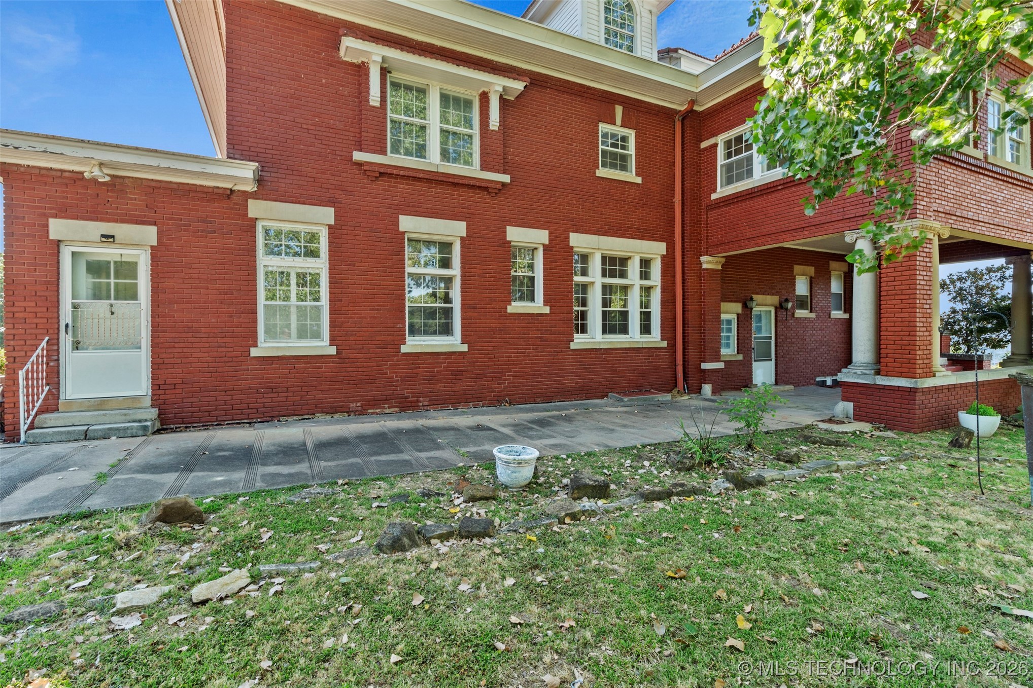 1312 E 9th Property Photo 69