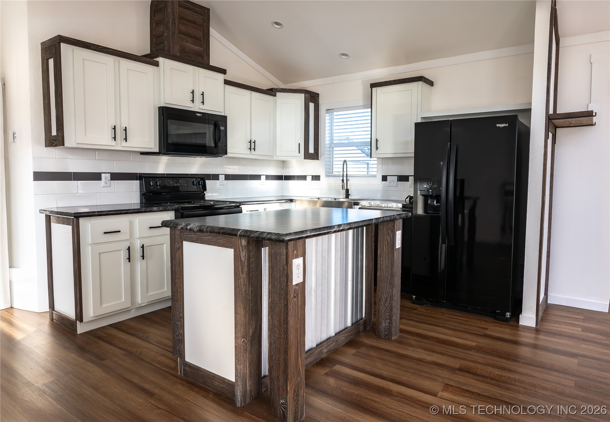 421317 E 1168 Property Photo 8