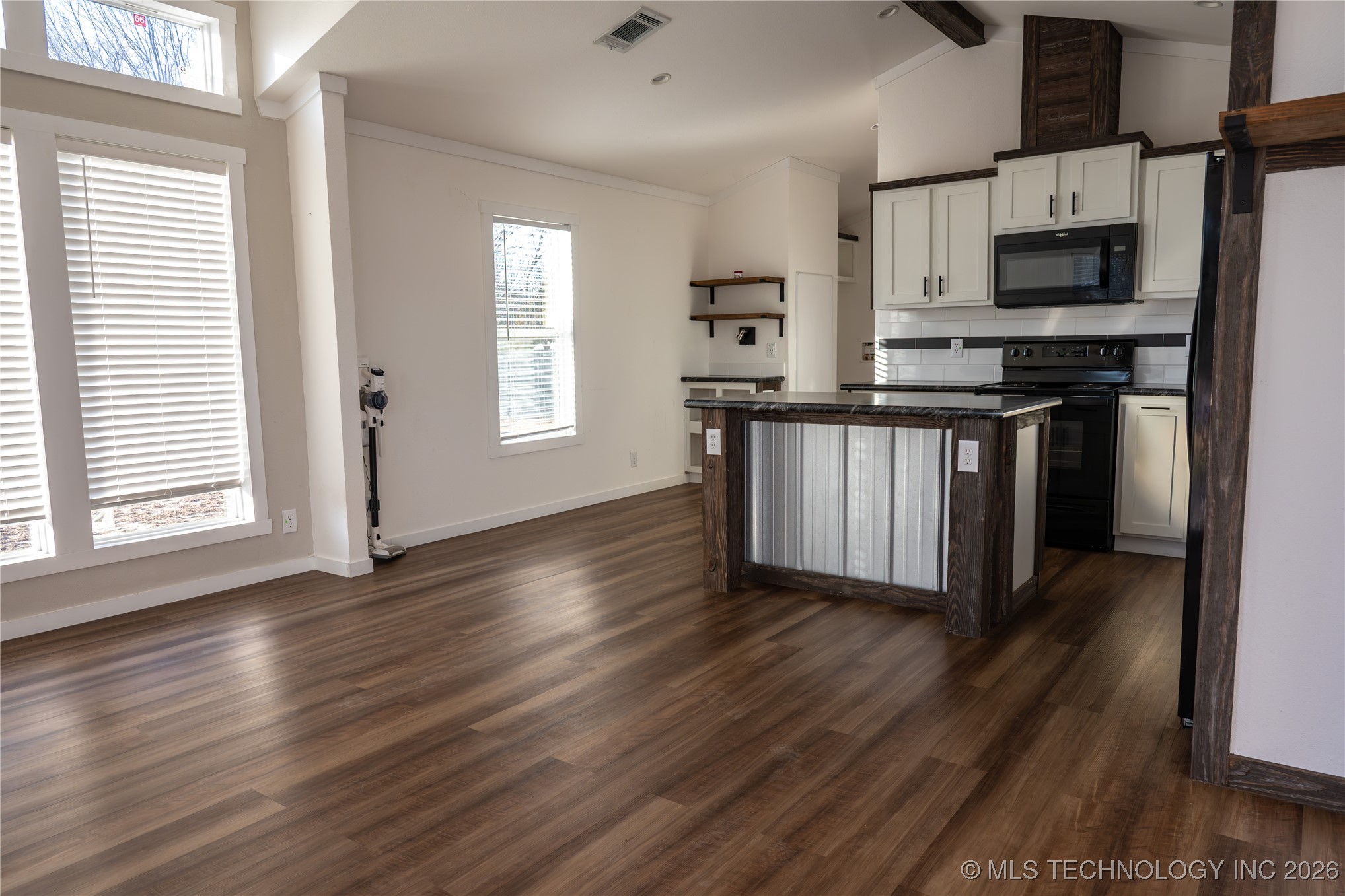 421317 E 1168 Property Photo 9