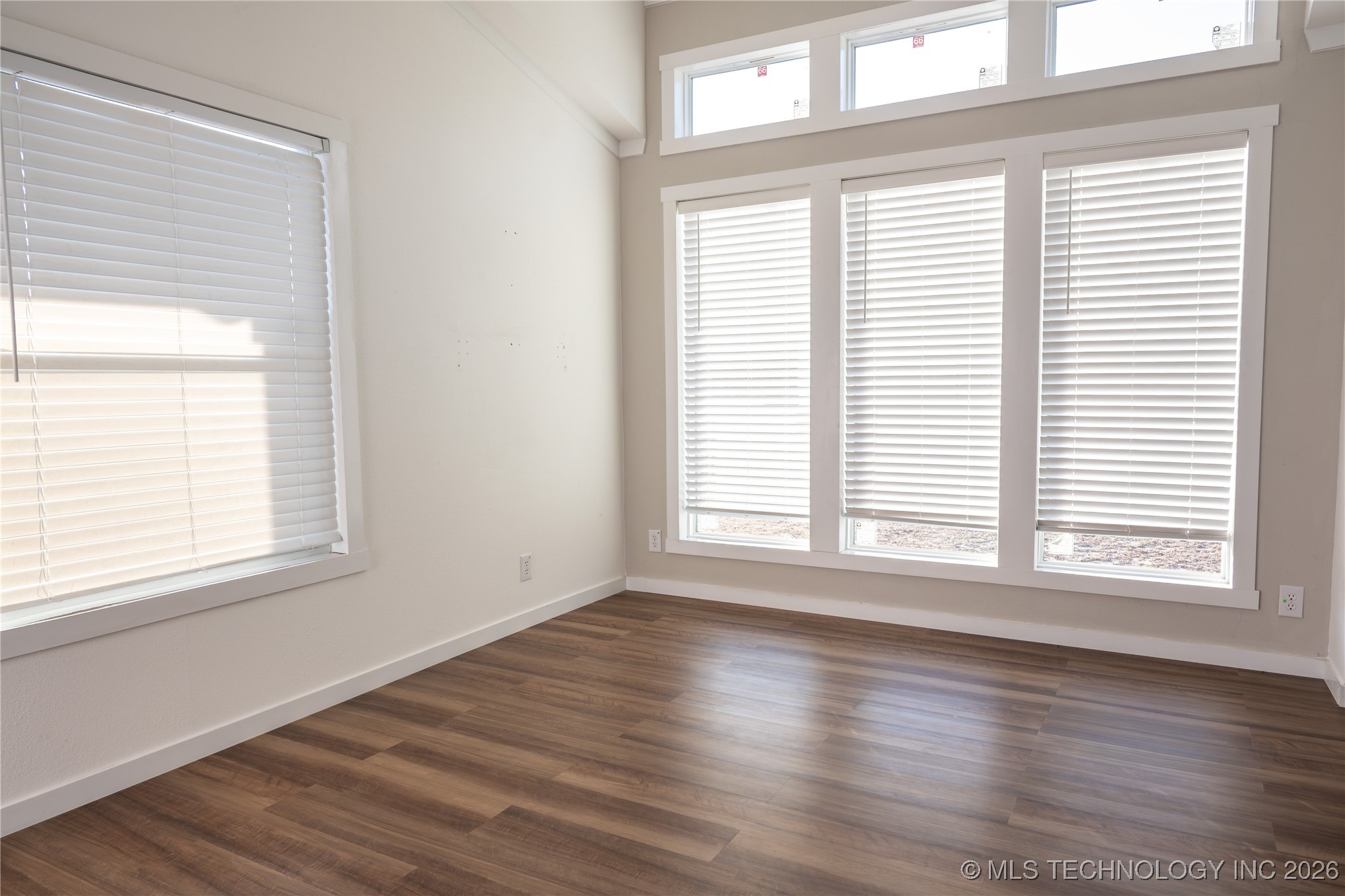 421317 E 1168 Property Photo 11