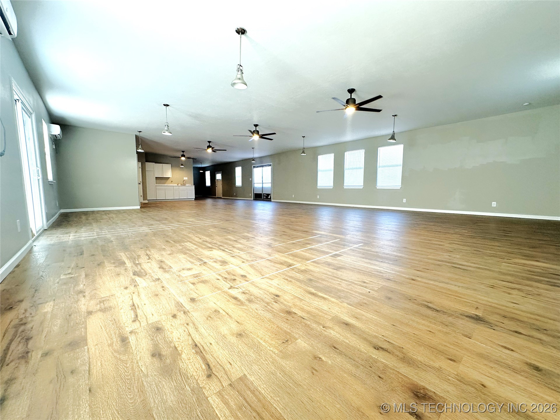 28 Country Club Drive Property Photo 6