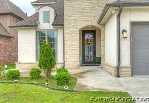 2827 E 103rd Place Property Photo 3