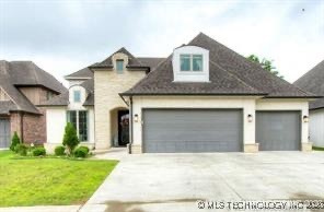 2827 E 103rd Place Property Photo 4