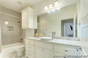 2827 E 103rd Place Property Photo 9