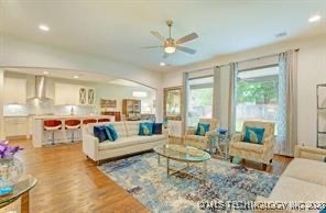 2827 E 103rd Place Property Photo 11