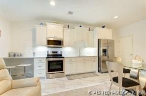 2827 E 103rd Place Property Photo 25