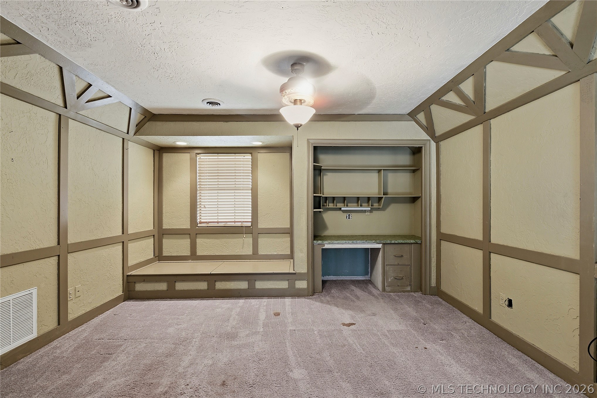 105 Mockingbird Lane Property Photo 44