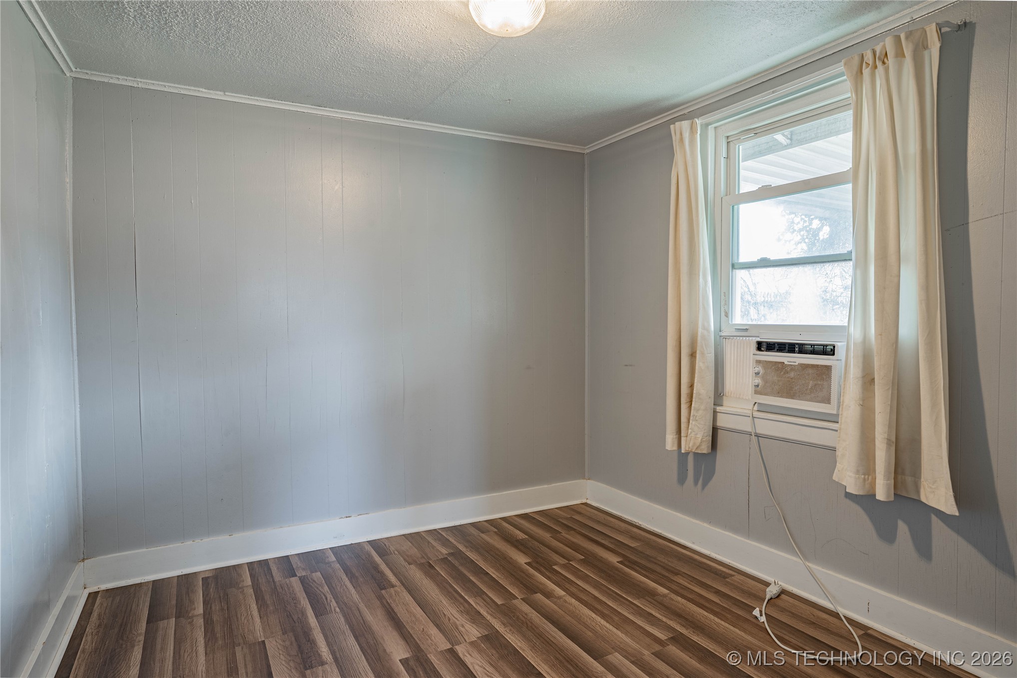 4743 E 6th Street Property Photo 10