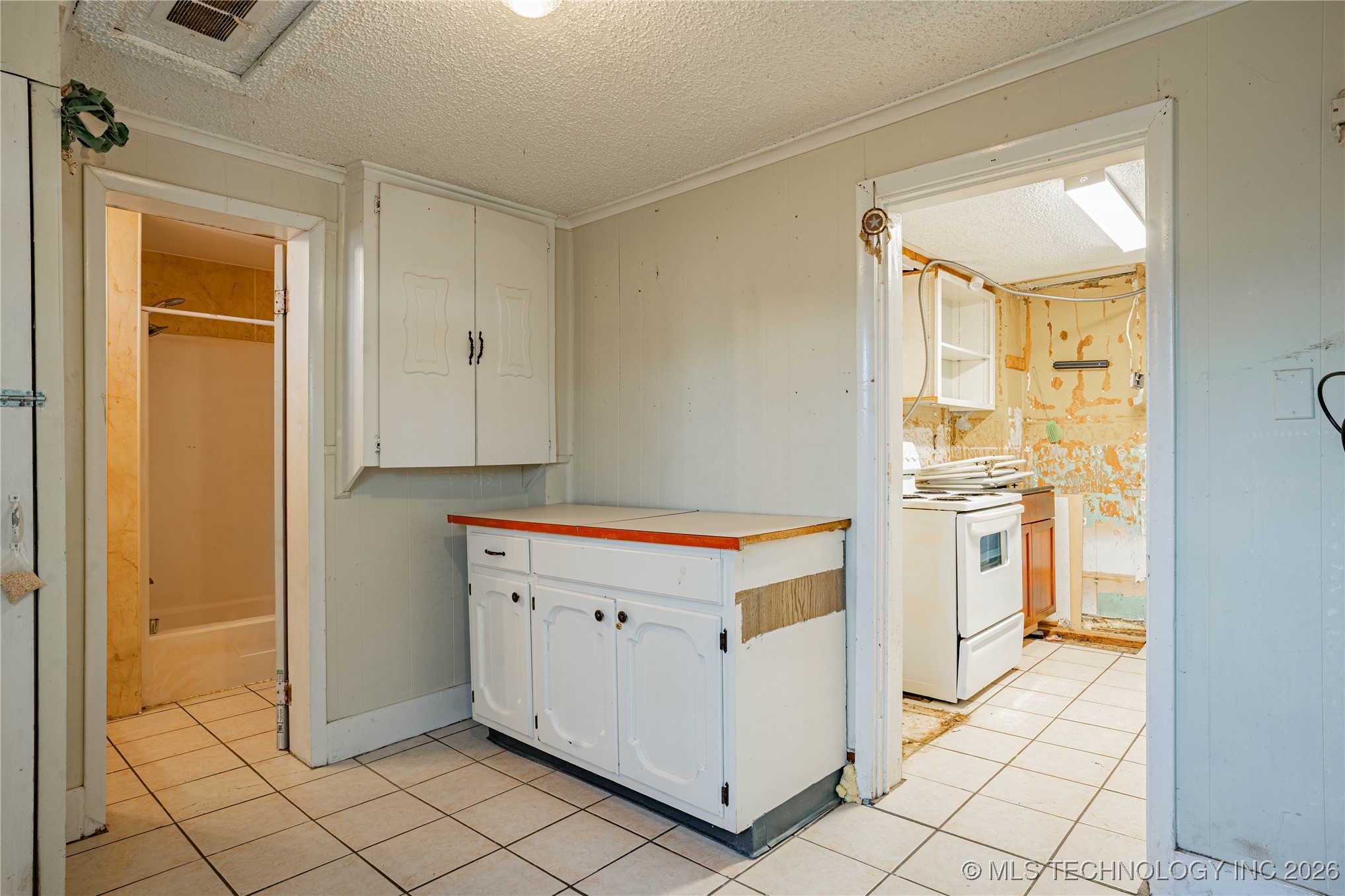 4743 E 6th Street Property Photo 14