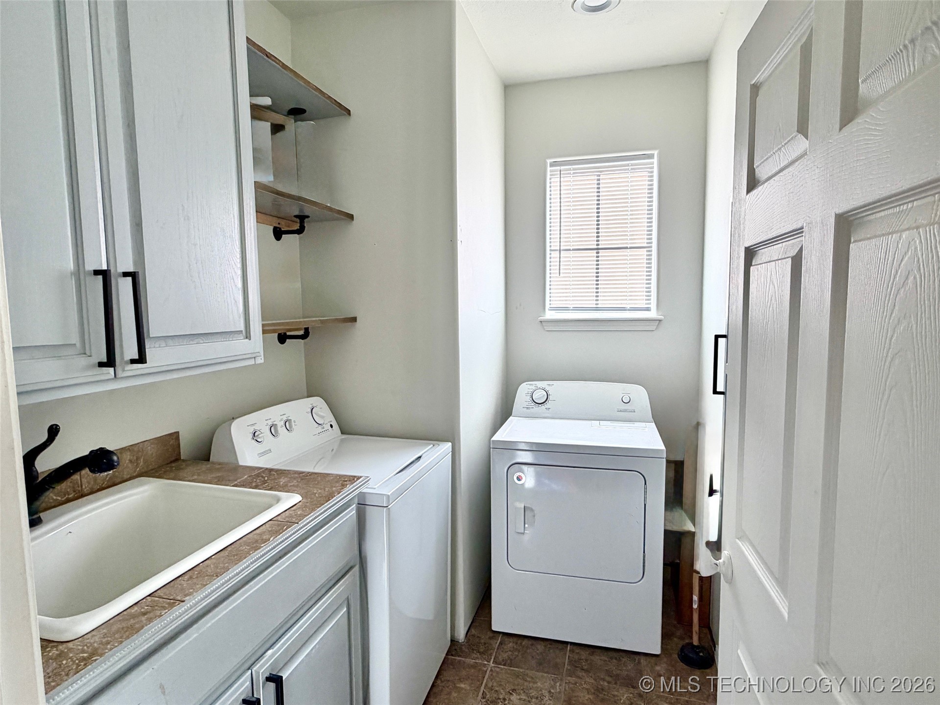 539 N Gunter Street Property Photo 9