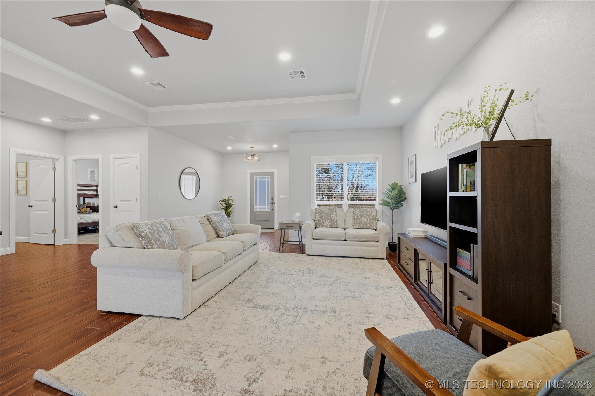 1110 N 49th Avenue Property Photo 9