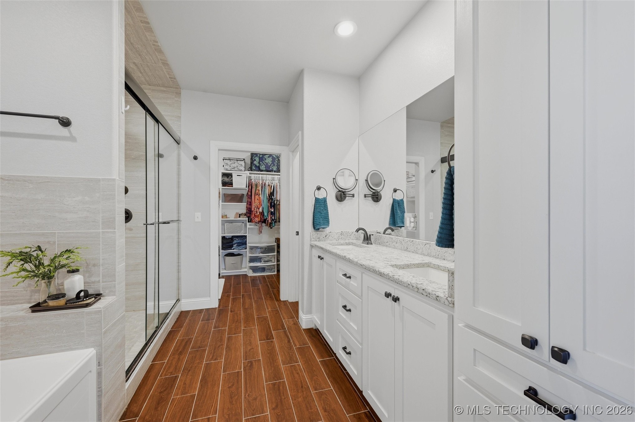 1110 N 49th Avenue Property Photo 18