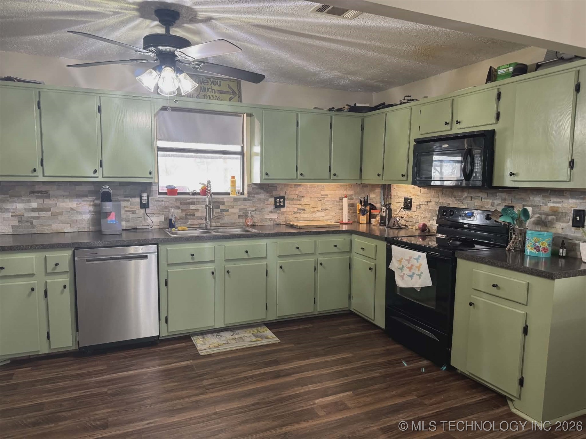 451 Horseshoe Lane Property Photo 15