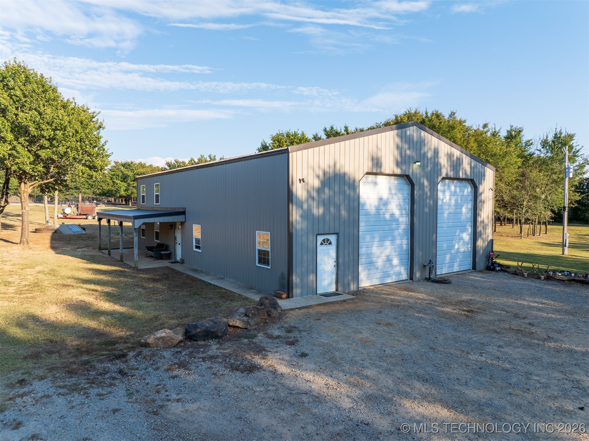 106082 N 3810 Street Property Photo 3