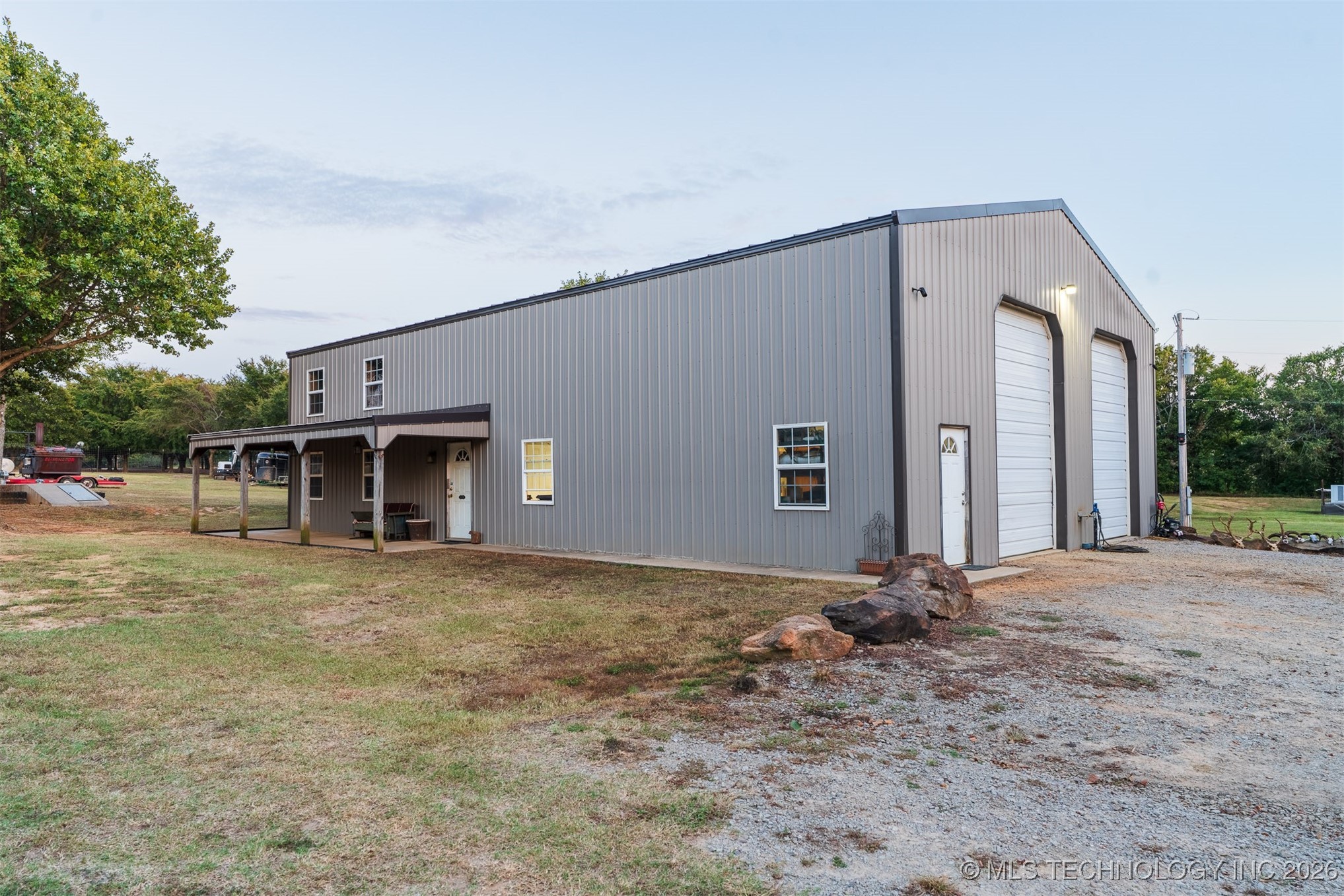 106082 N 3810 Street Property Photo 4