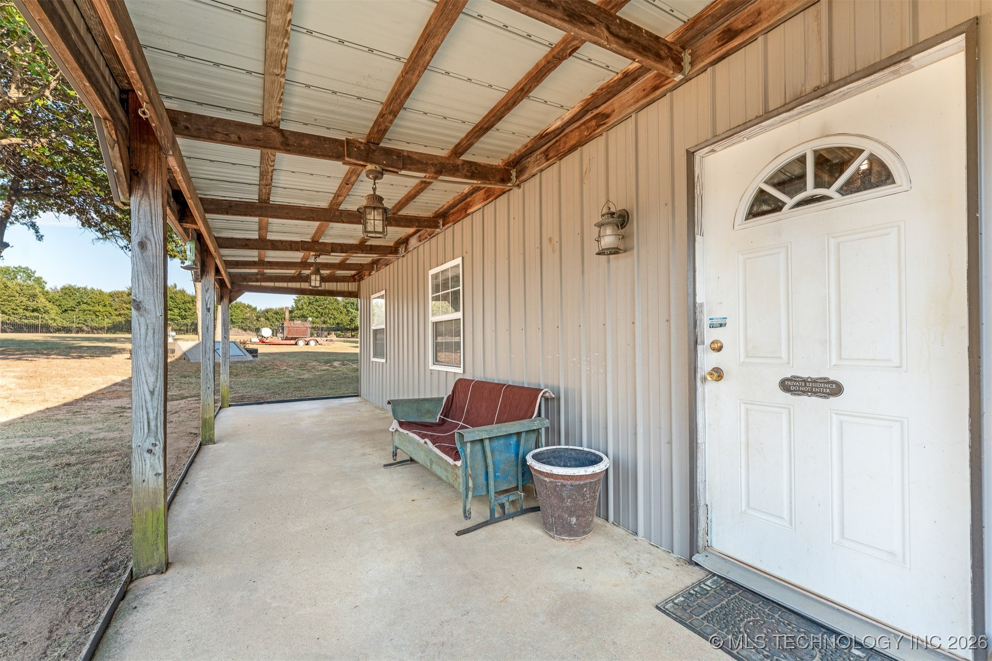 106082 N 3810 Street Property Photo 8