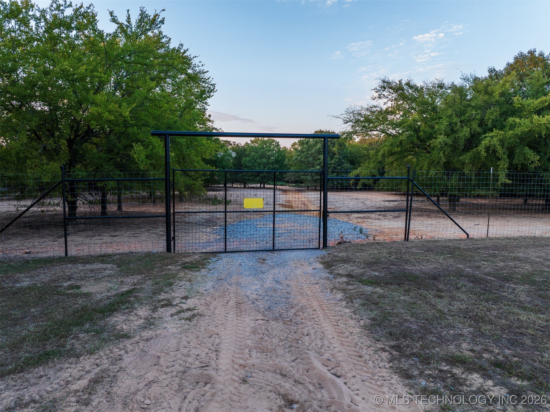 106082 N 3810 Street Property Photo 31