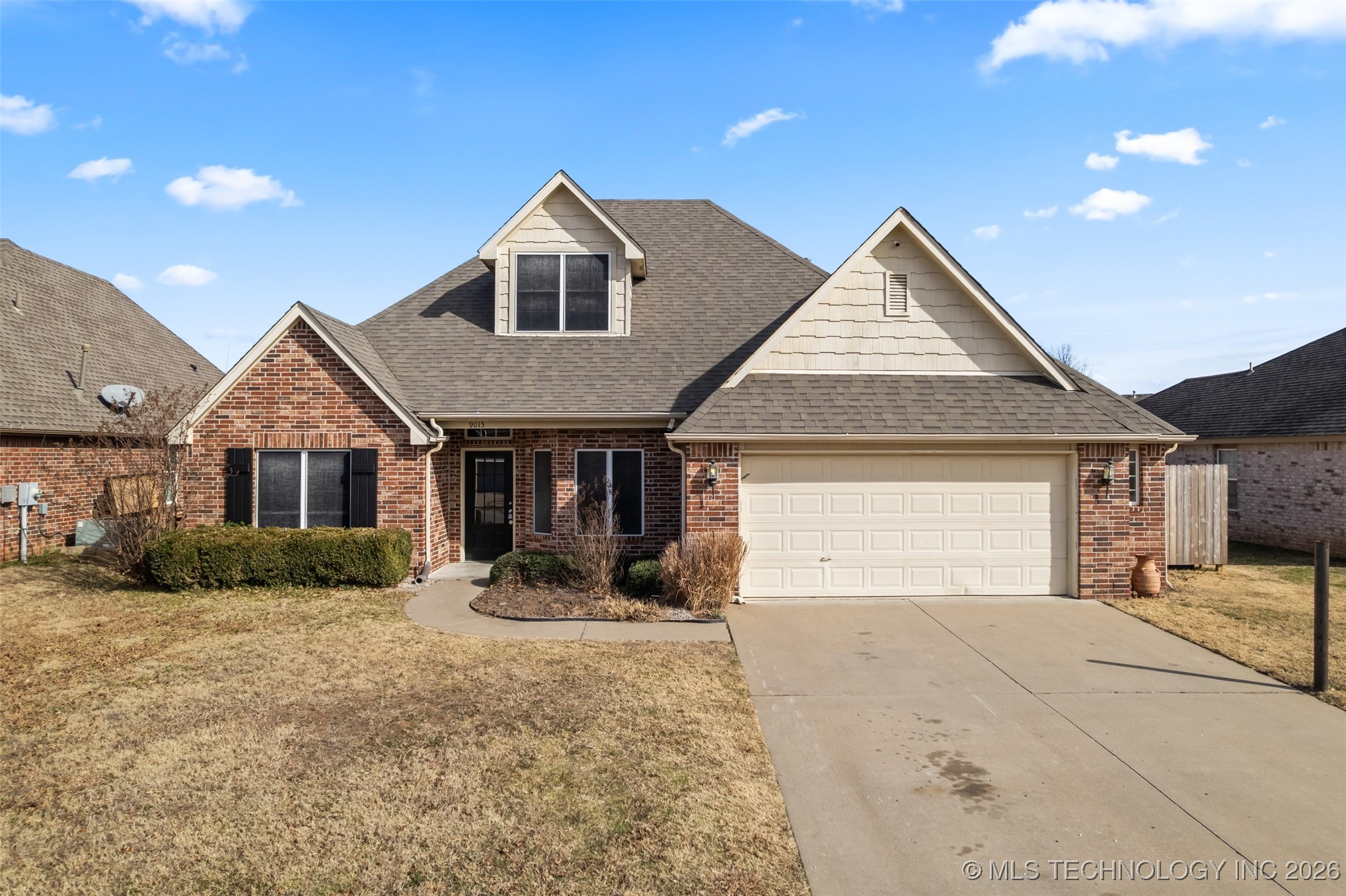 9015 N 156th Avenue E Property Photo 1