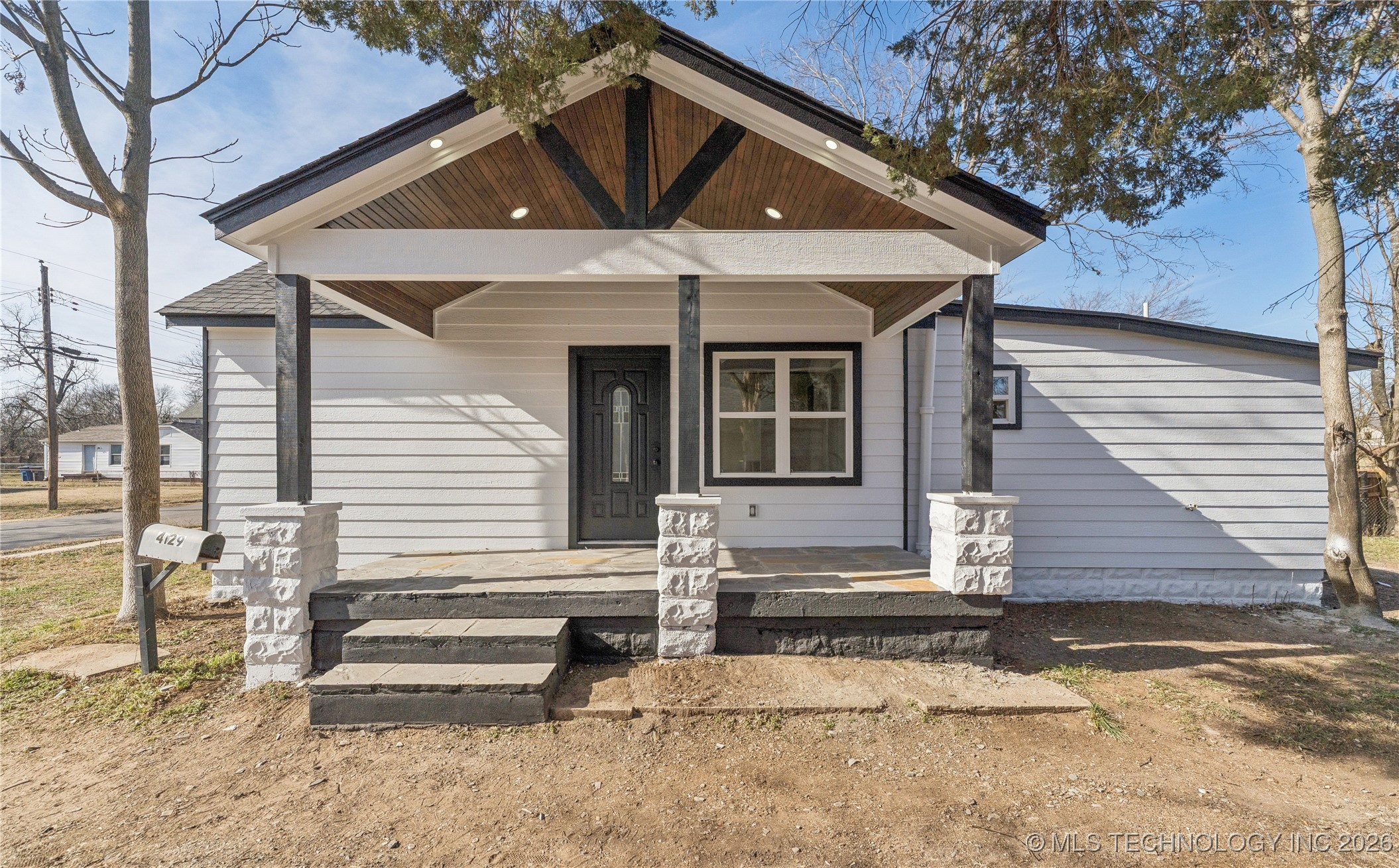 4129 W 8th Street Property Photo 1