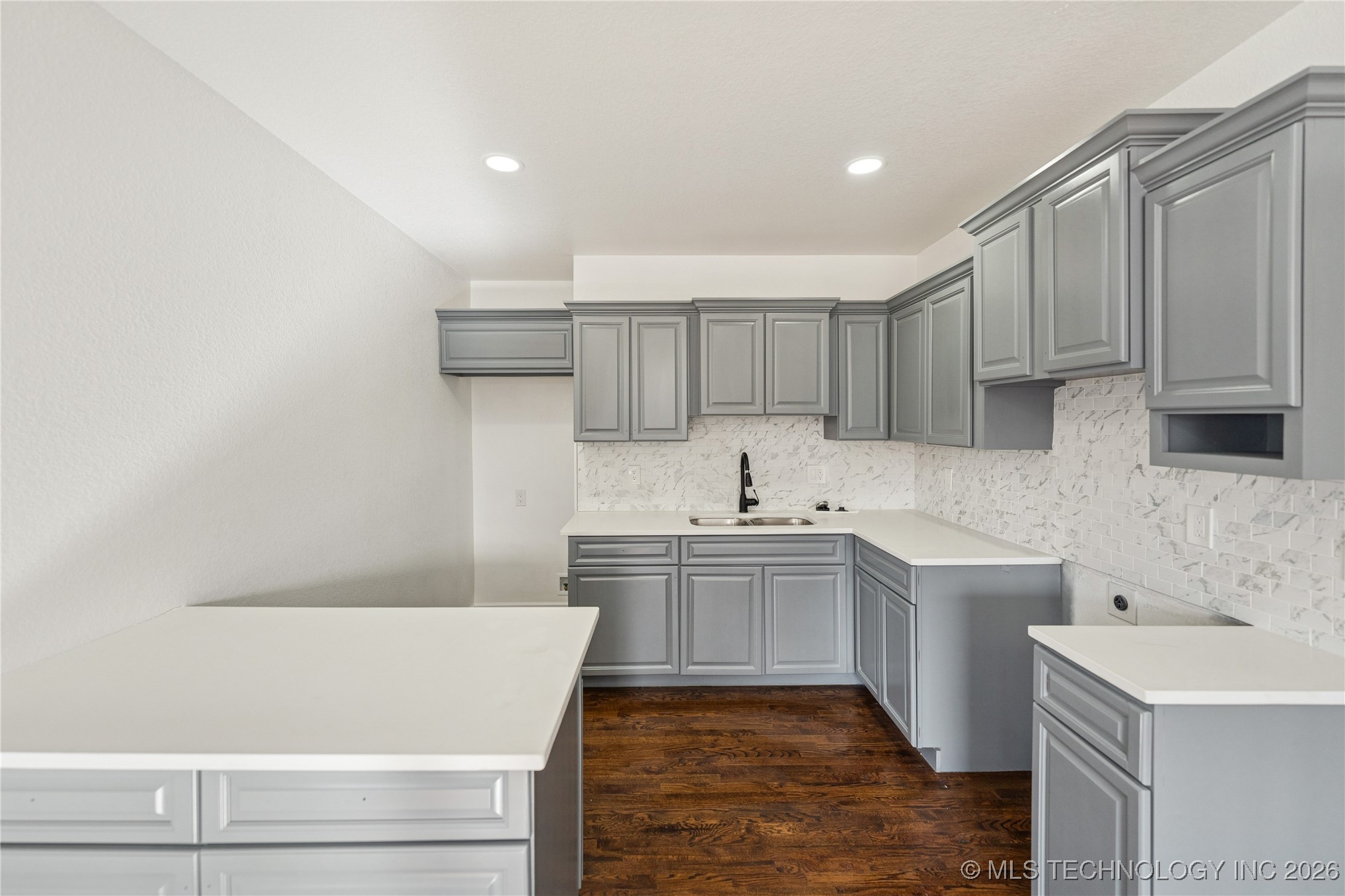 4129 W 8th Street Property Photo 3