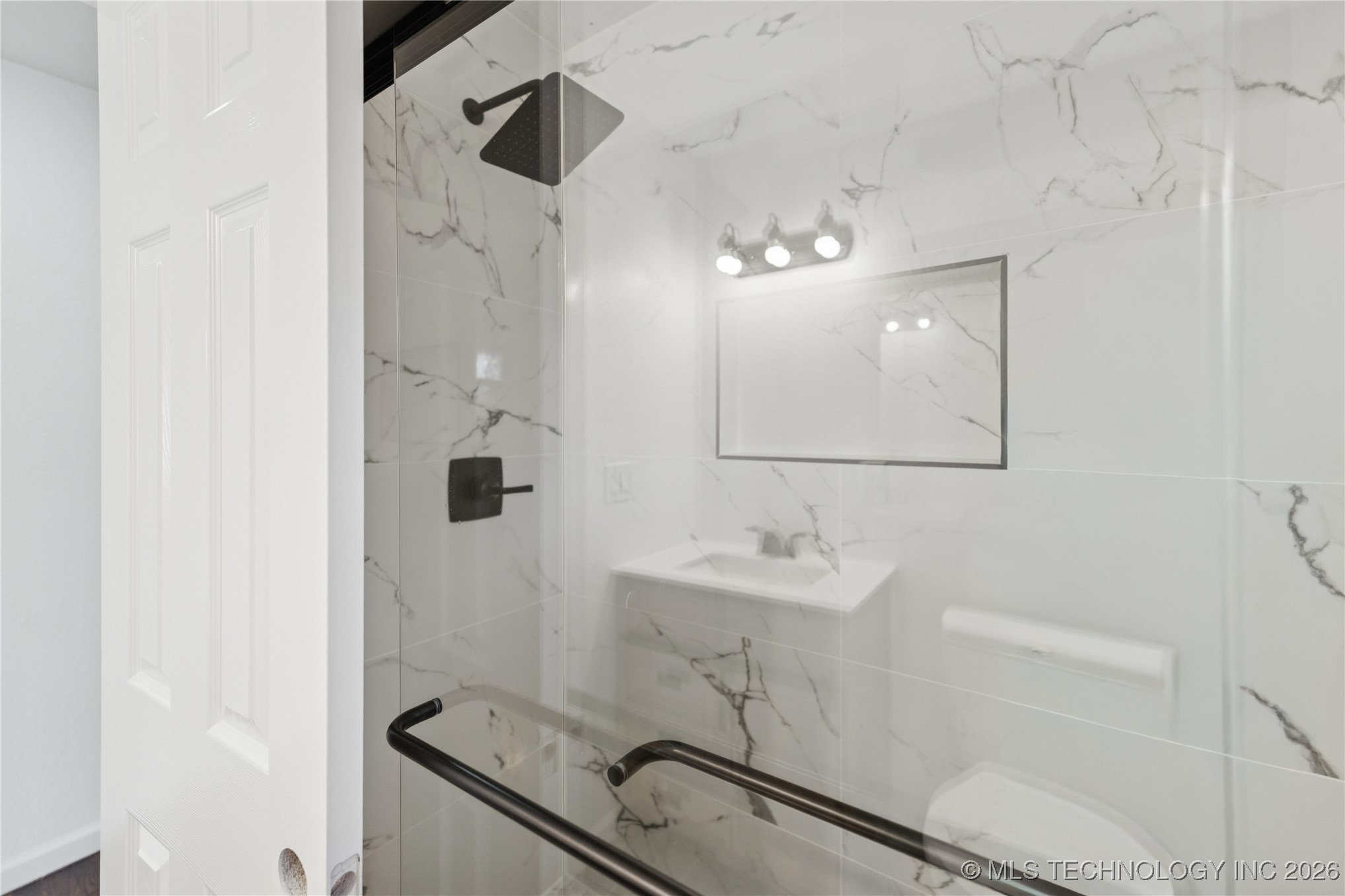 4129 W 8th Street Property Photo 5