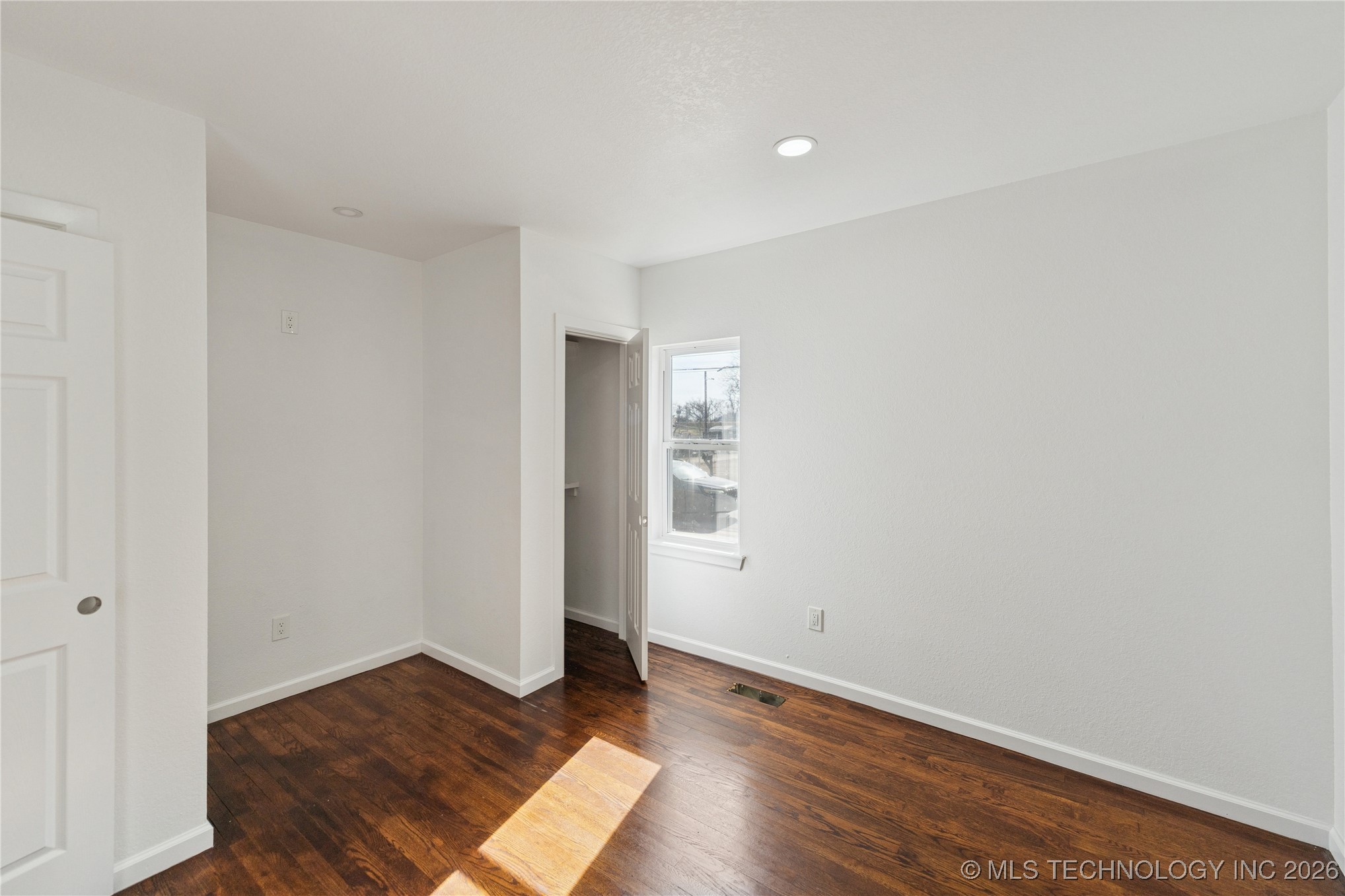 4129 W 8th Street Property Photo 11